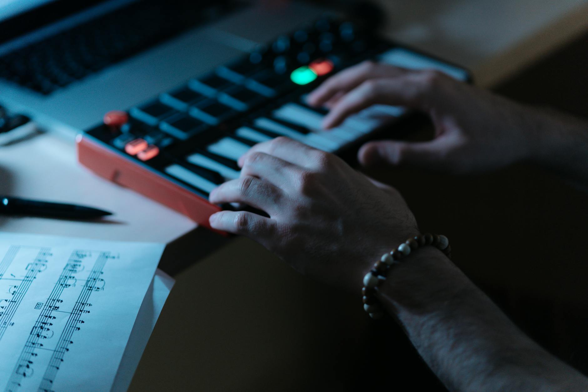 music production comparison (Photo: cottonbro studio / Pexels)