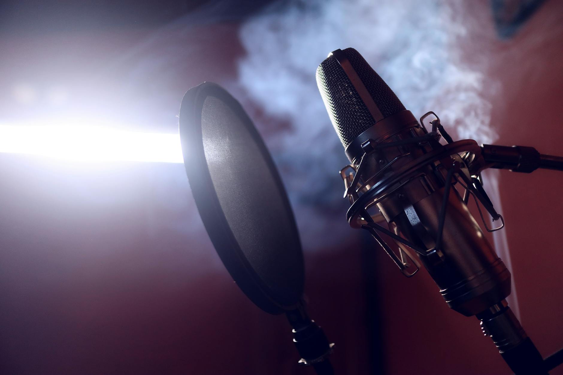 recording studio microphone (Photo: Damian Scarlassa / Pexels)