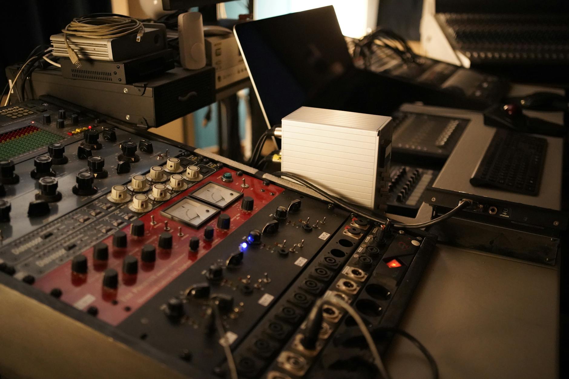 recording studio equipment (Photo: Giuseppe  Di Maria / Pexels)