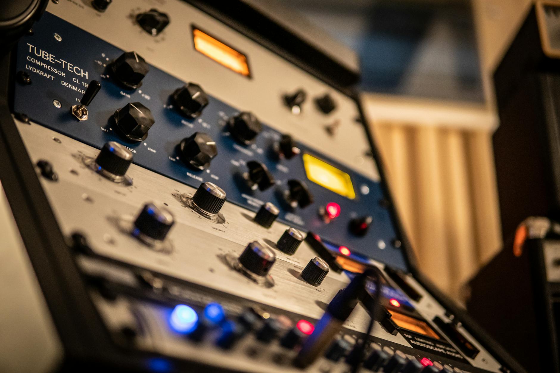 audio equipment studio (Photo: Andreu Marquès / Pexels)