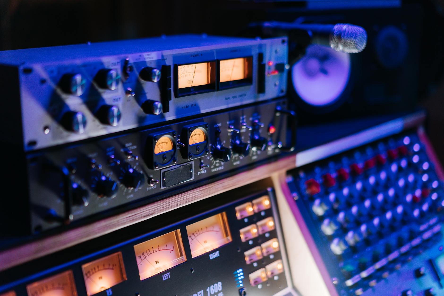audio equipment studio (Photo: cottonbro studio / Pexels)