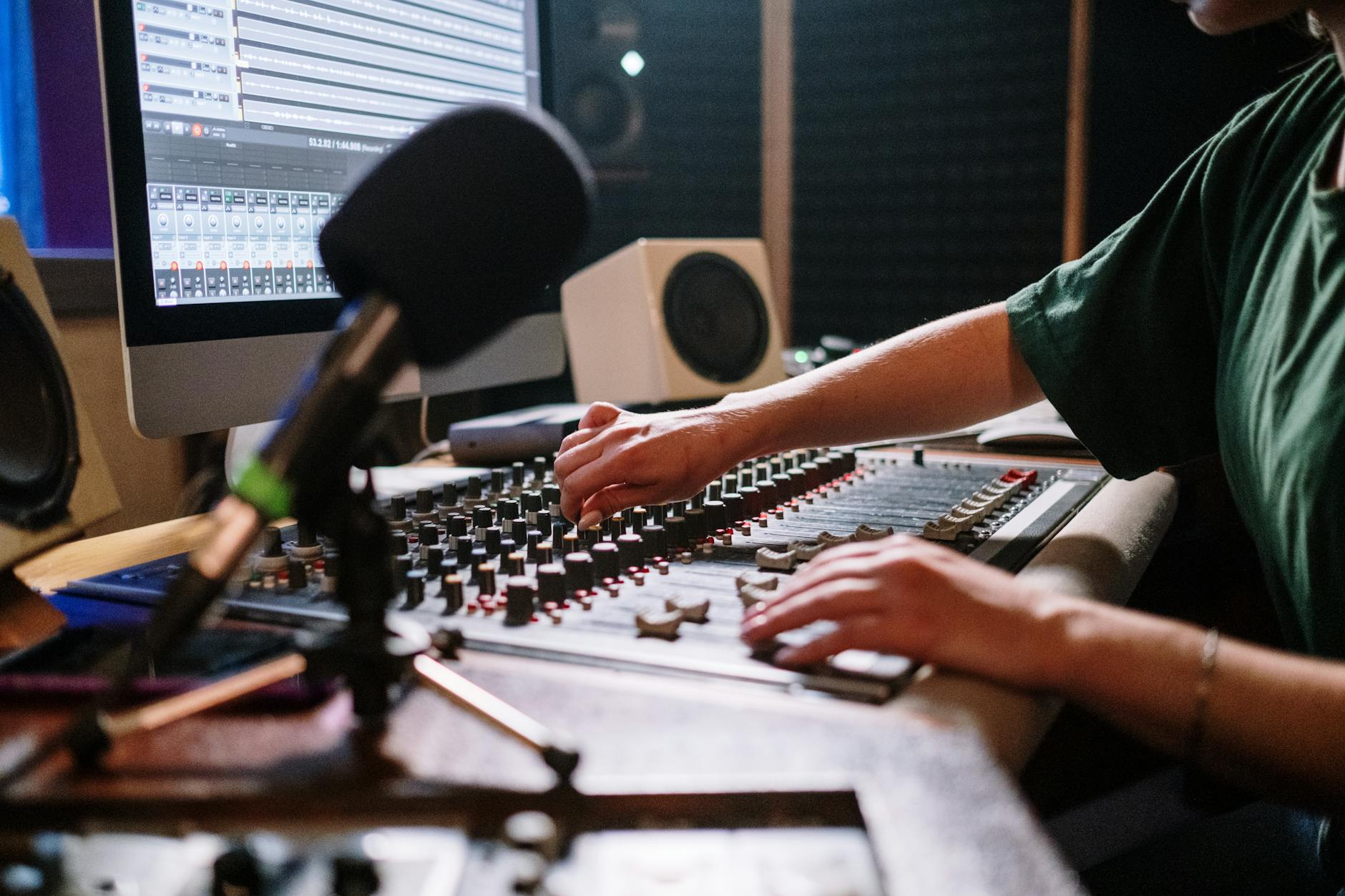sound engineer workspace (Photo: cottonbro studio / Pexels)