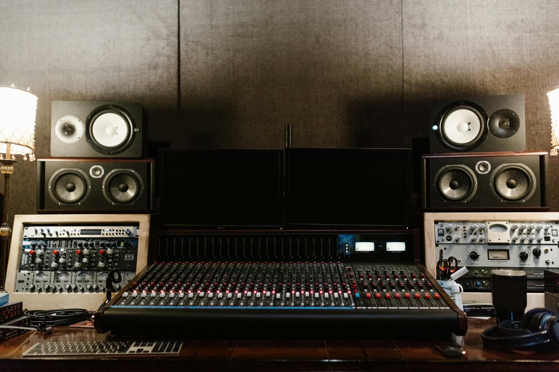 recording studio equipment (Photo: RDNE Stock project / Pexels)
