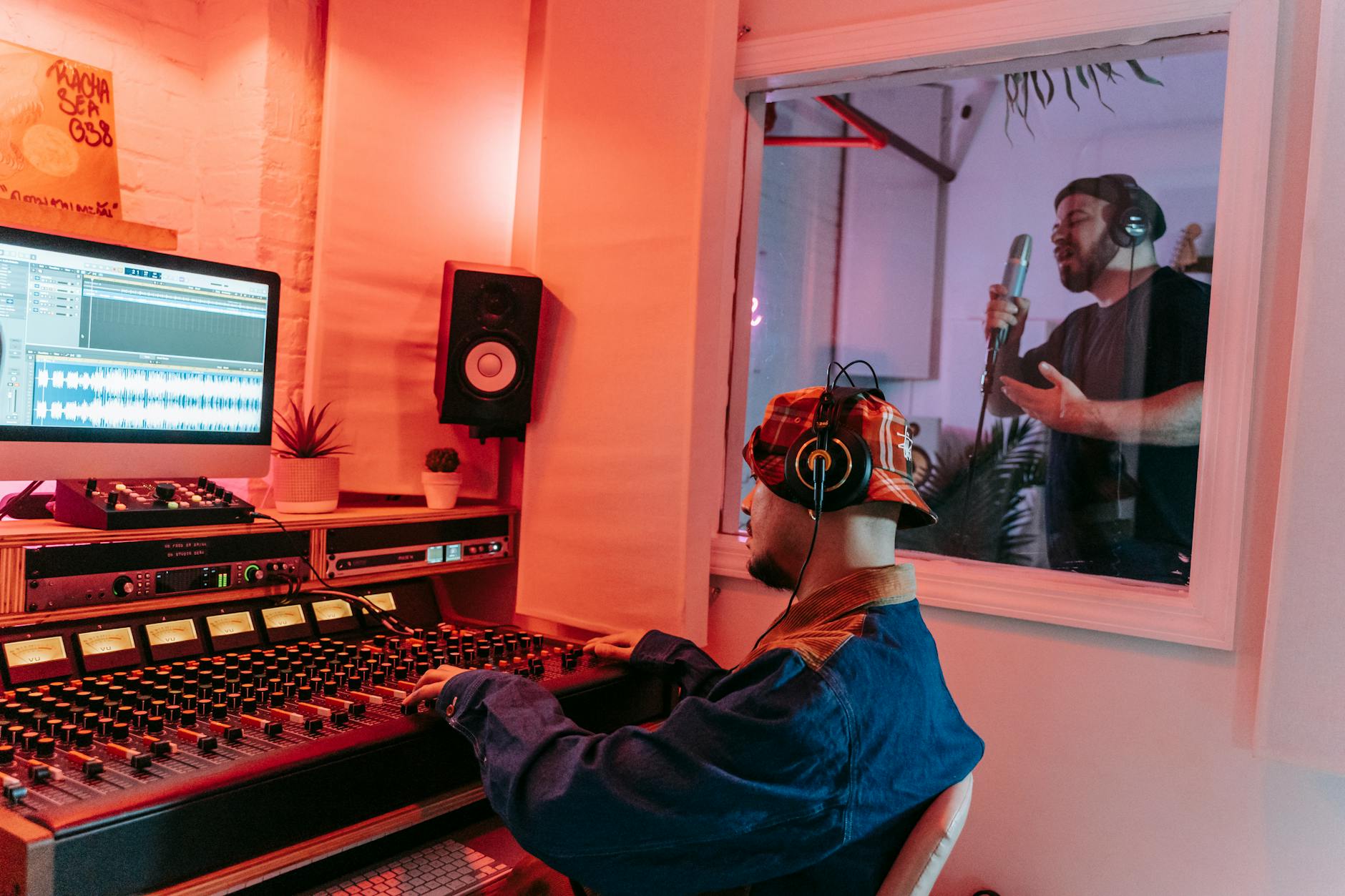 music production recording (Photo: Anna Pou / Pexels)