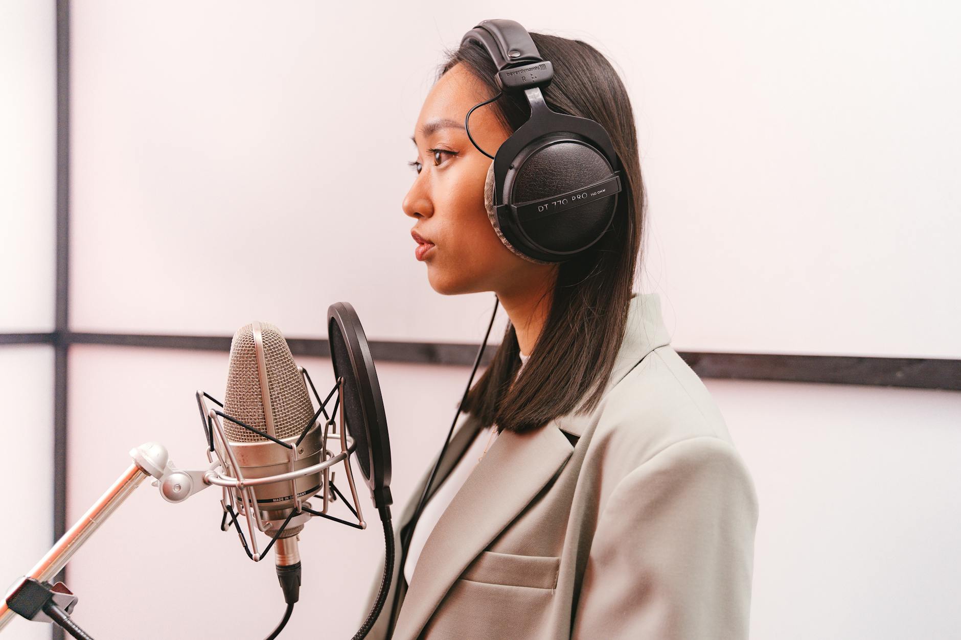 vocal technique microphone (Photo: ANTONI SHKRABA production / Pexels)