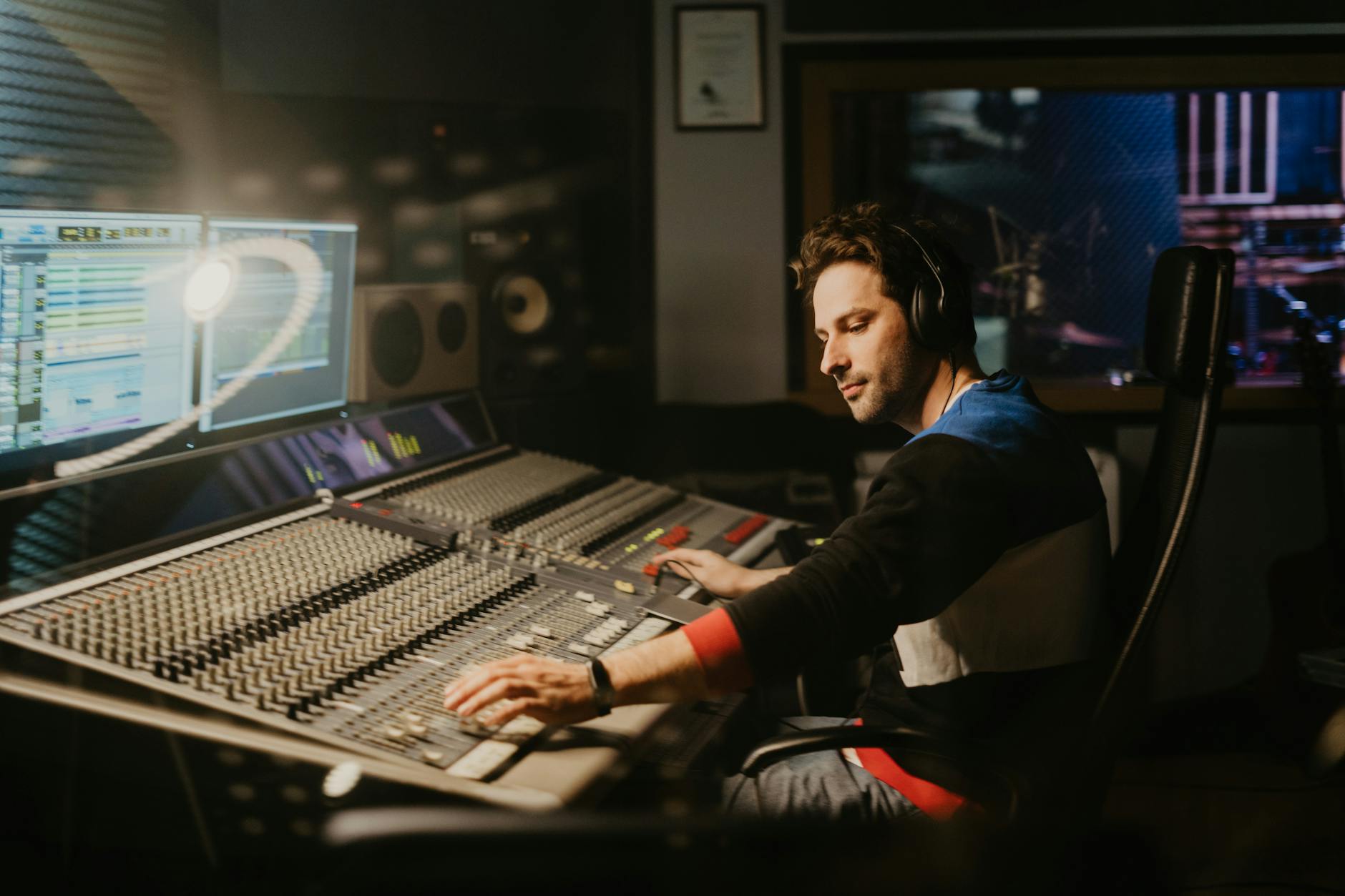 recording studio mixing (Photo: Tima Miroshnichenko / Pexels)