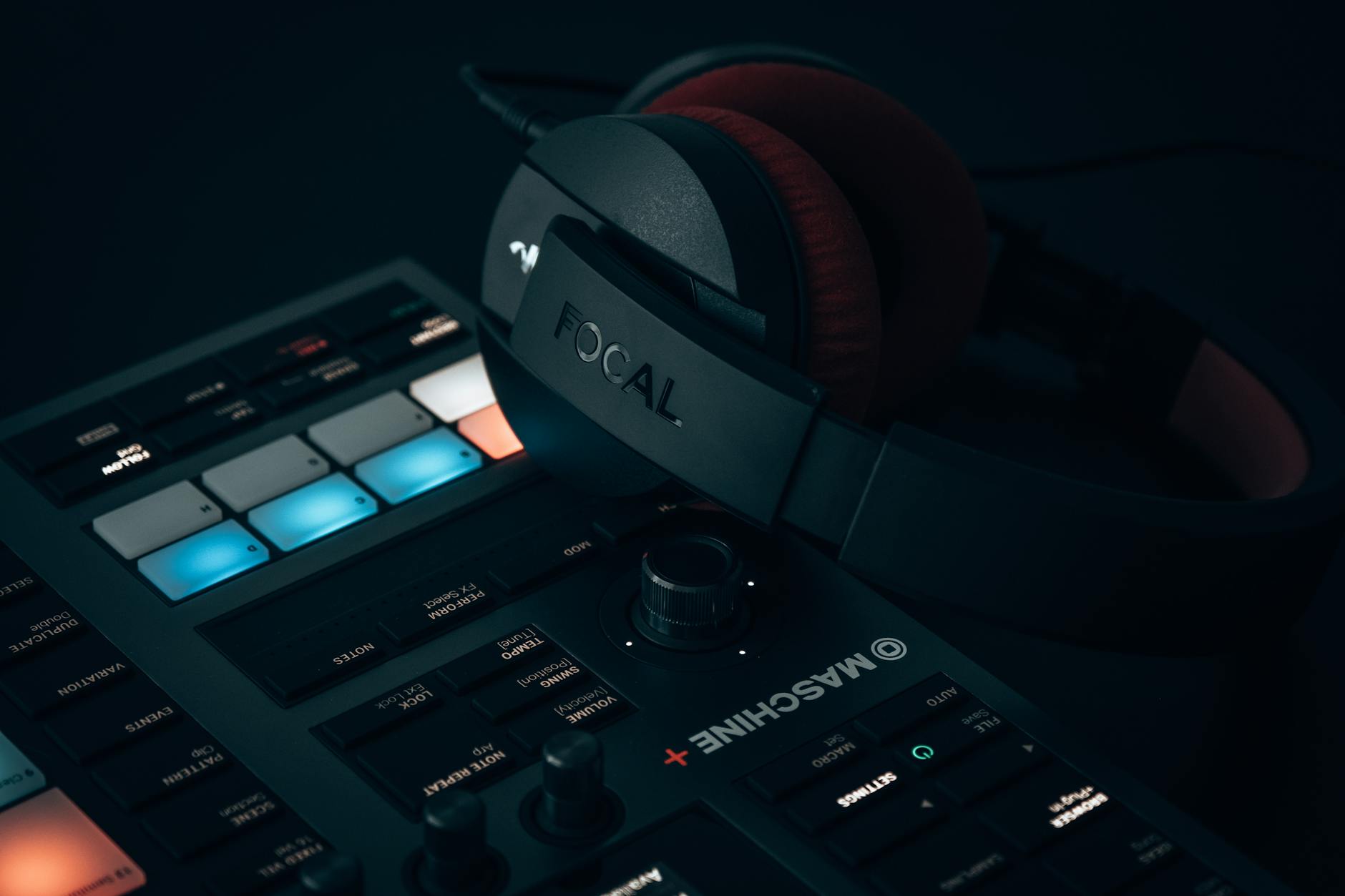 music production headphones (Photo: Egor Komarov / Pexels)