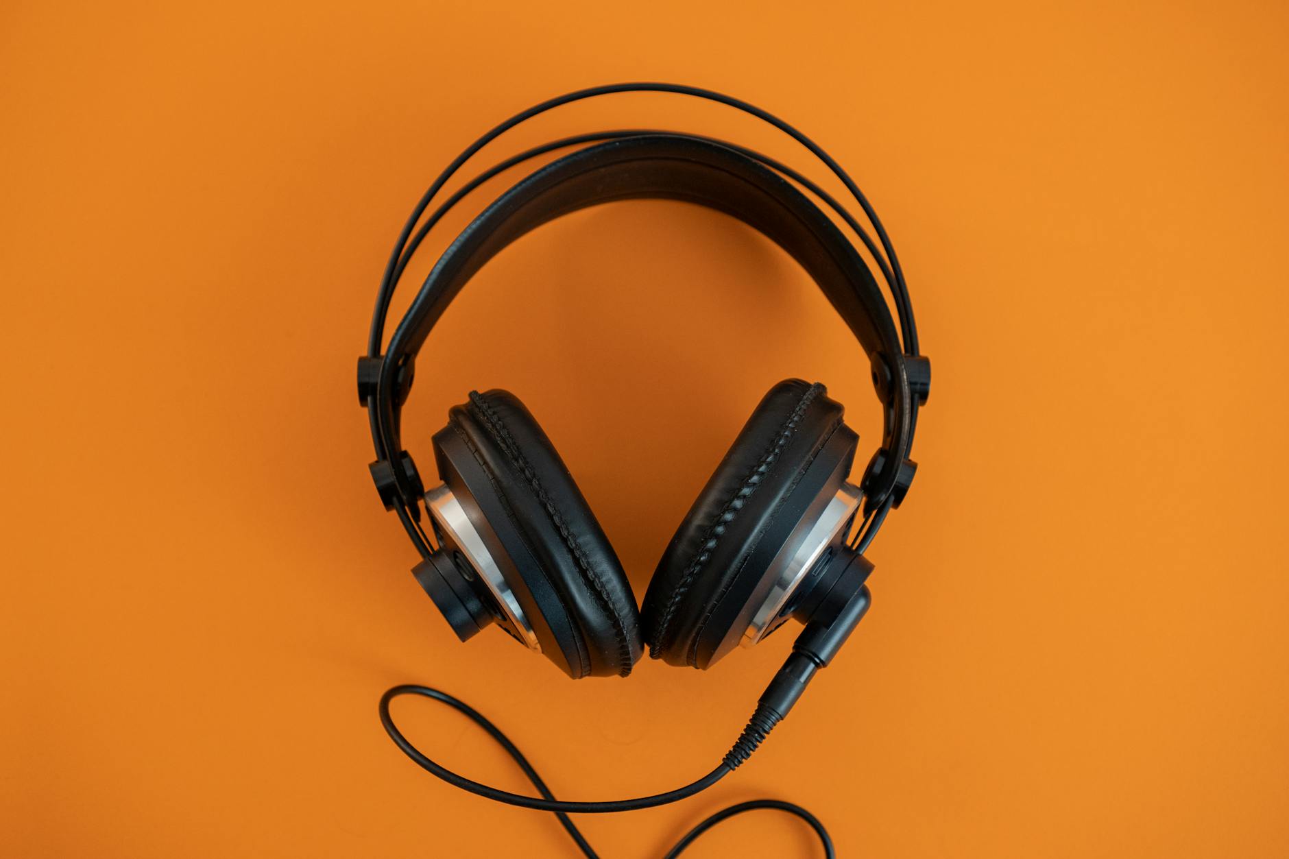 music production headphones (Photo: Paul Seling / Pexels)