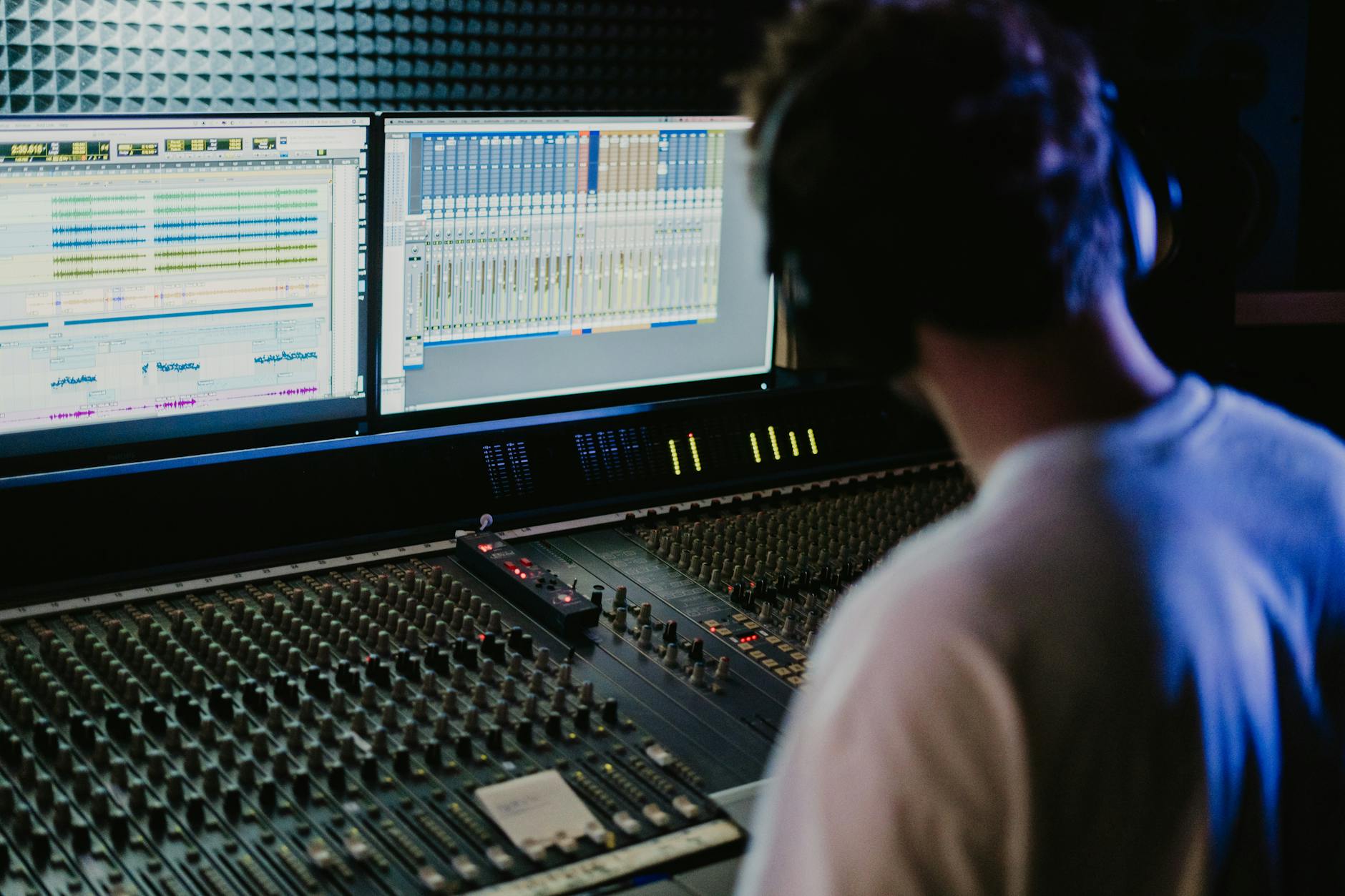 recording studio mixing (Photo: Tima Miroshnichenko / Pexels)