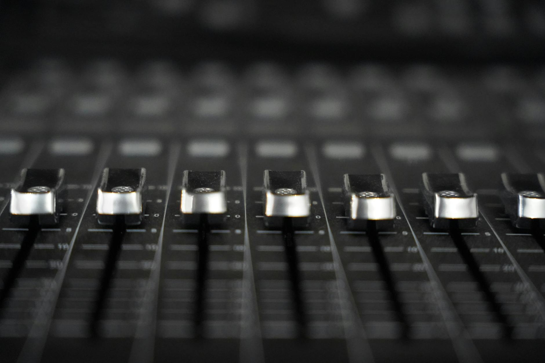 music production mixer (Photo: David Maat / Pexels)