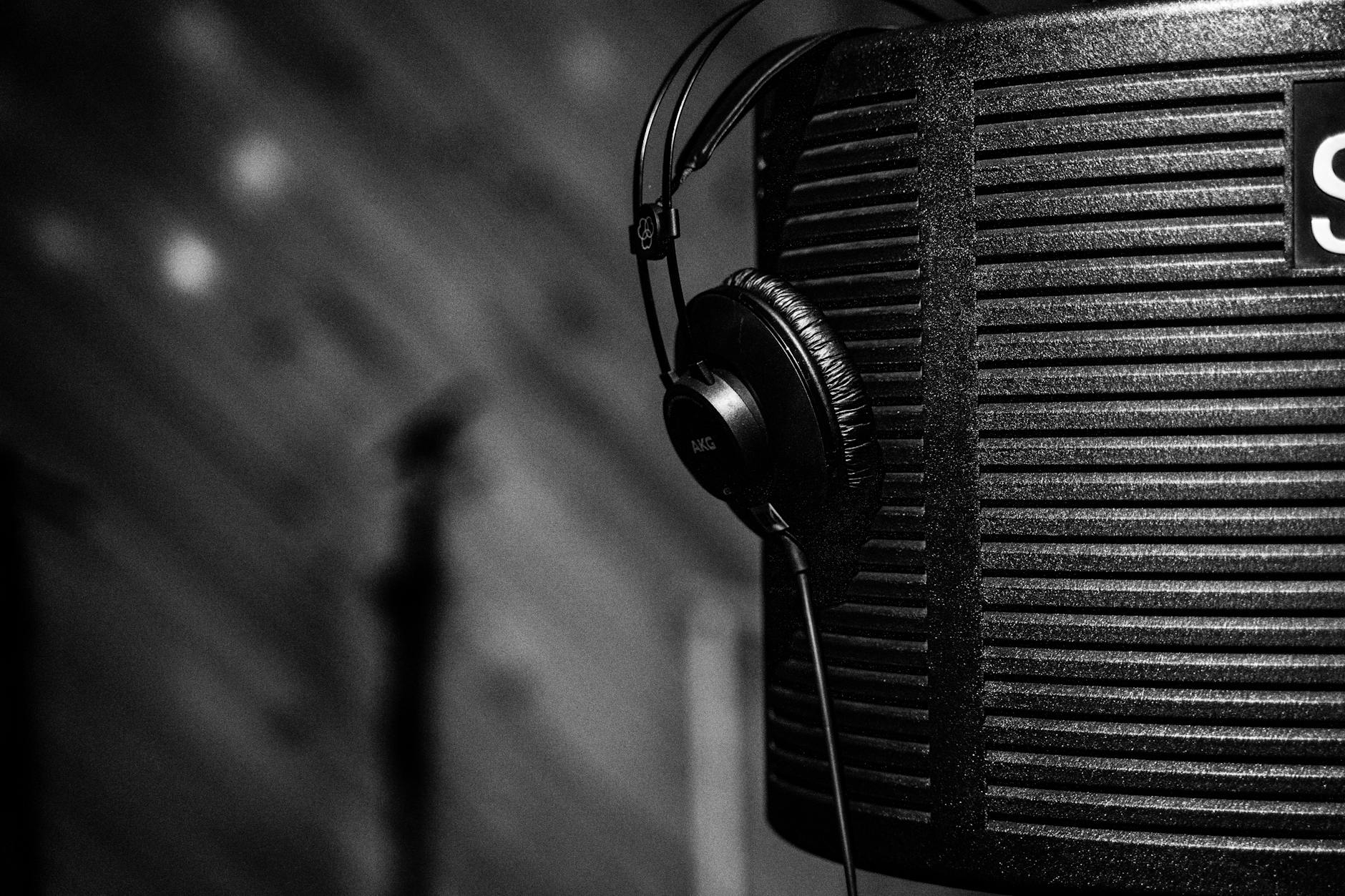 recording studio headphones (Photo: Kevin Bidwell / Pexels)