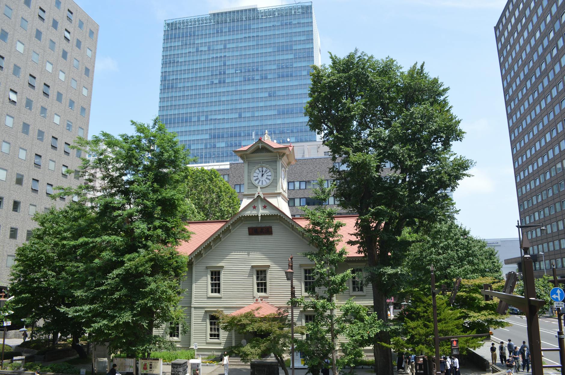 sapporo odori park downtown (Photo: SHIMADA MASAKI / Pexels)