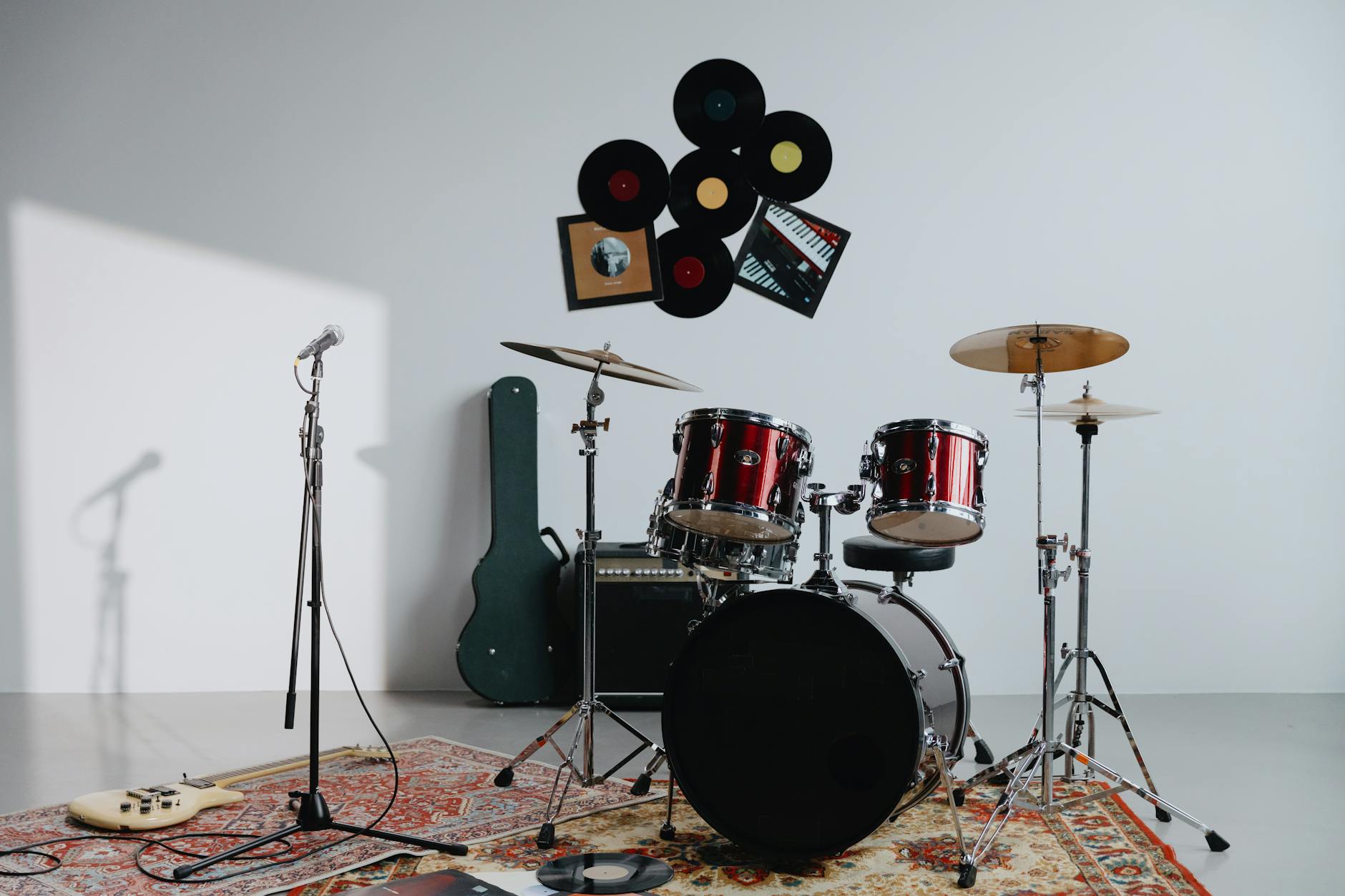music rehearsal studio room (Photo: cottonbro studio / Pexels)