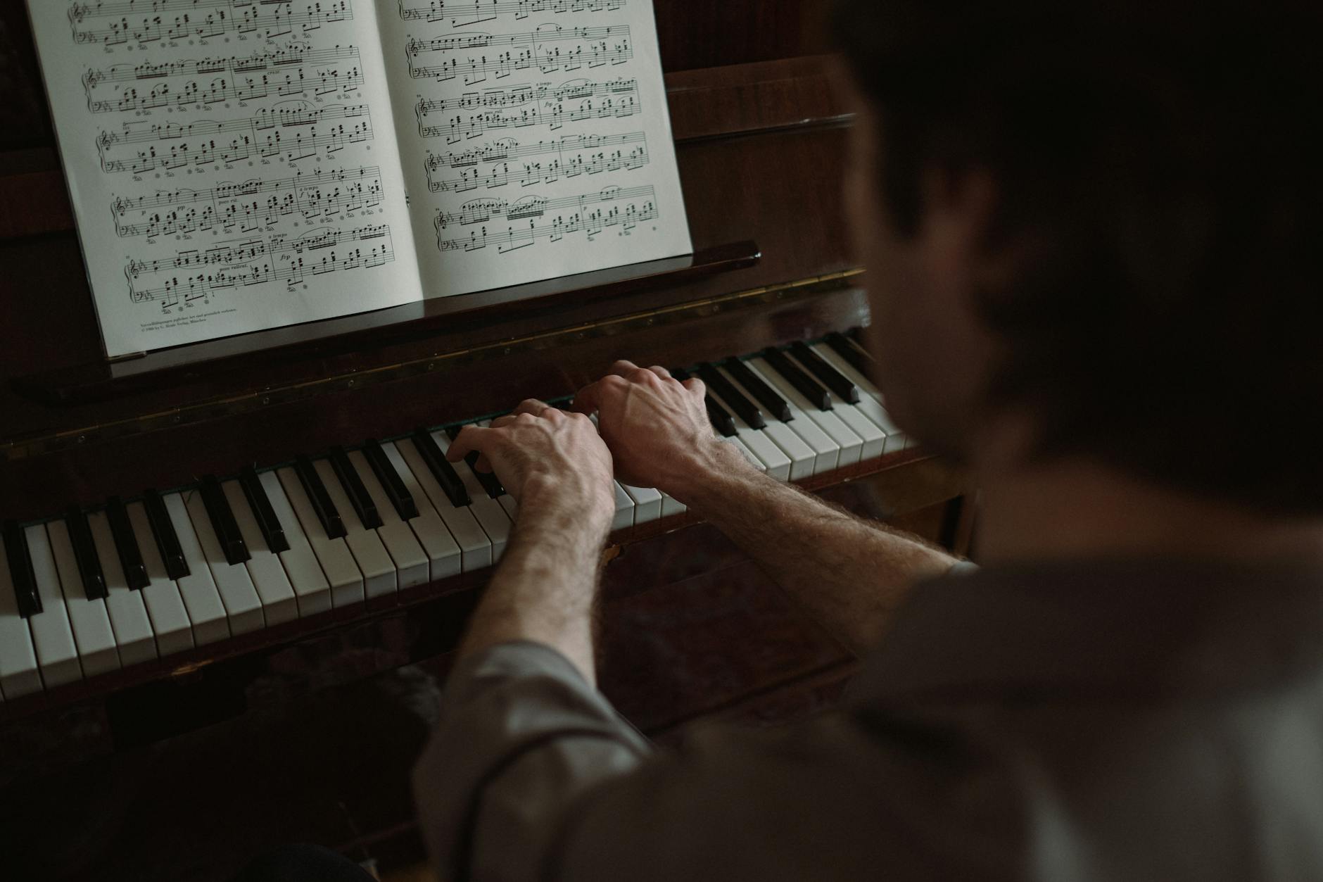 composer piano notes (Photo: cottonbro studio / Pexels)