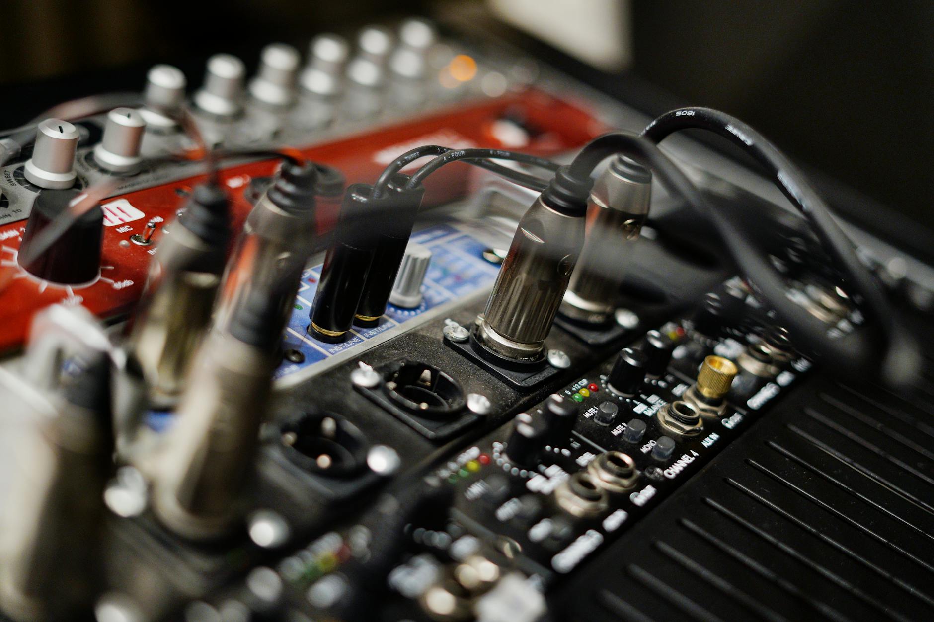 recording studio equipment (Photo: MAGstd / Pexels)