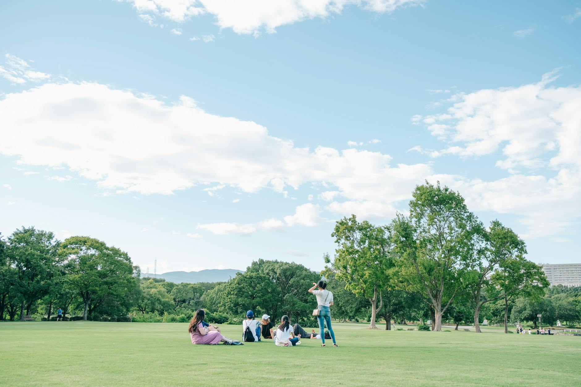 osaka park lawn evening family (Photo: Brian Phetmeuangmay / Pexels)