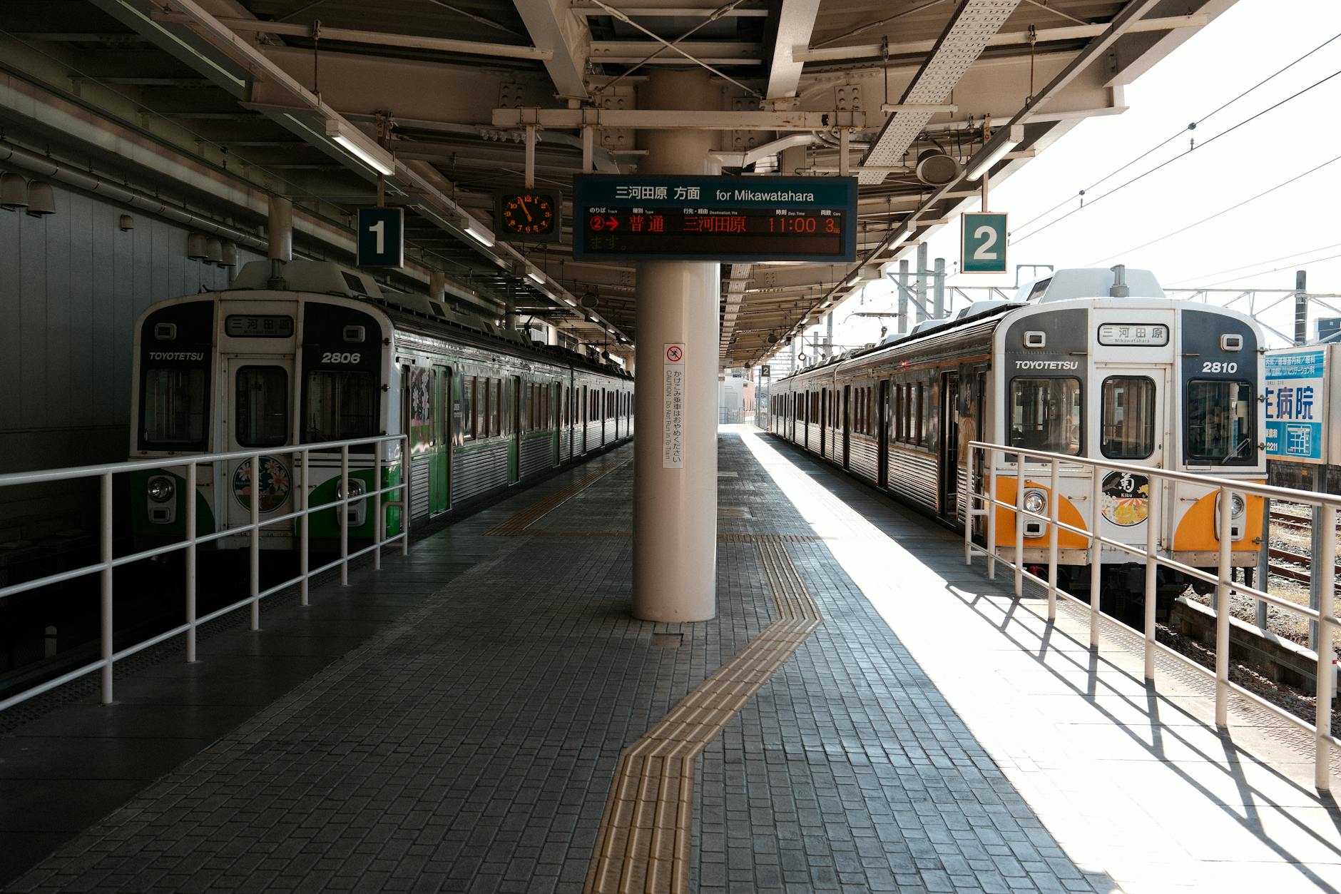 japan suburban station deck evening (Photo: Huu Huynh / Pexels)