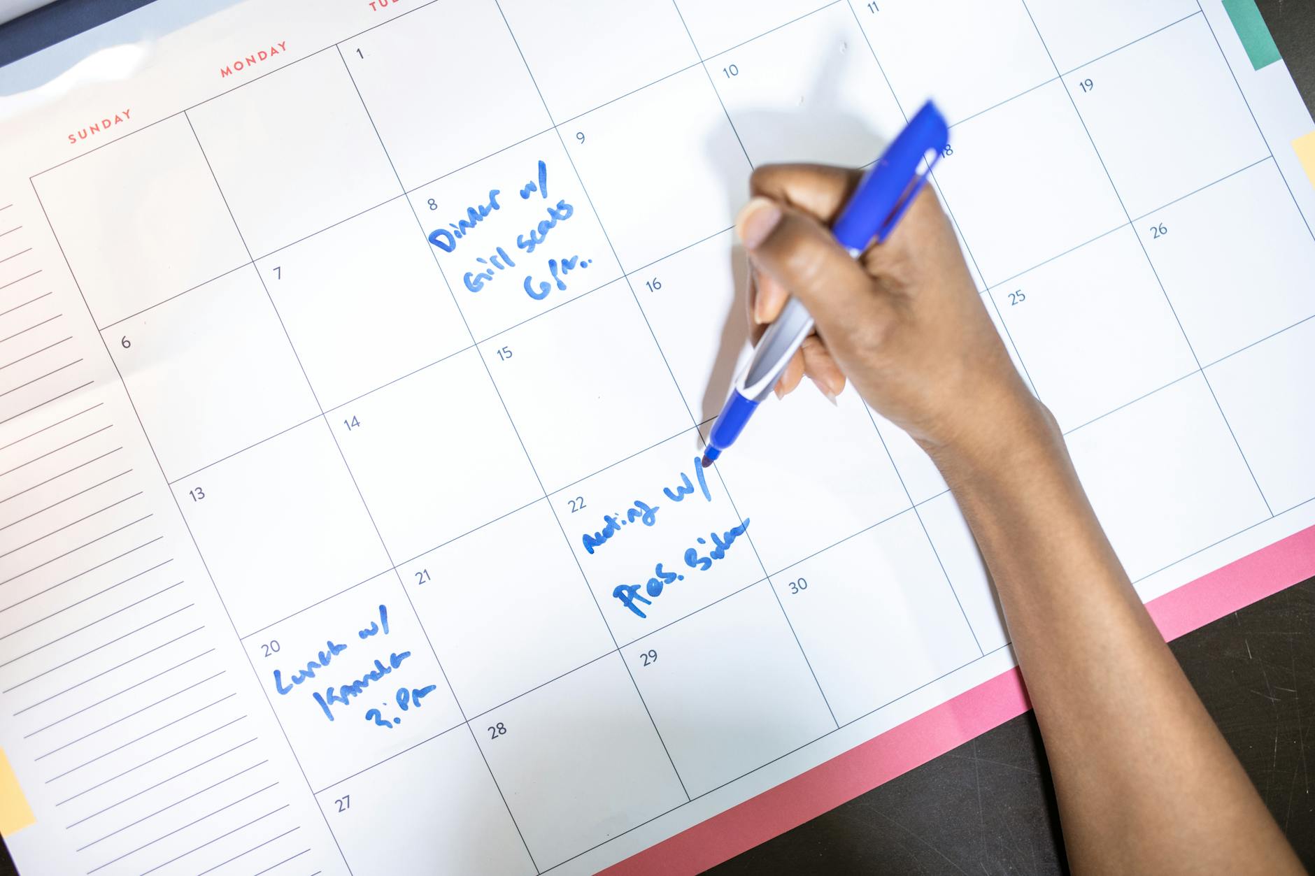 event planner organizing schedule (Photo: RDNE Stock project / Pexels)