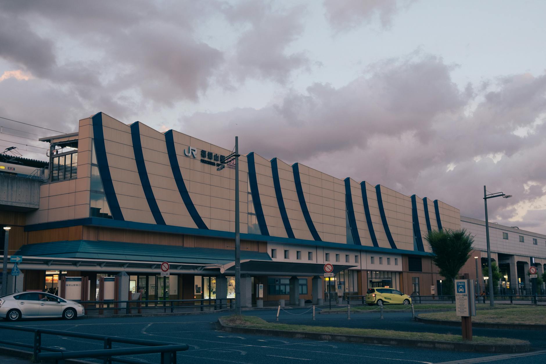 japan town station sunset (Photo: Tien Nguyen / Pexels)