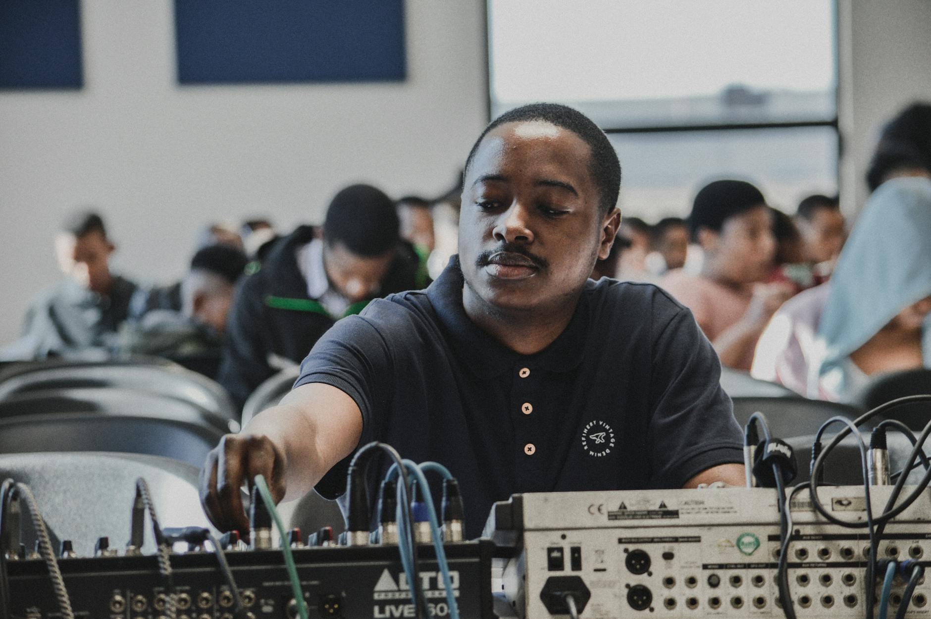 sound engineer training (Photo: Thapelo Boateng / Pexels)