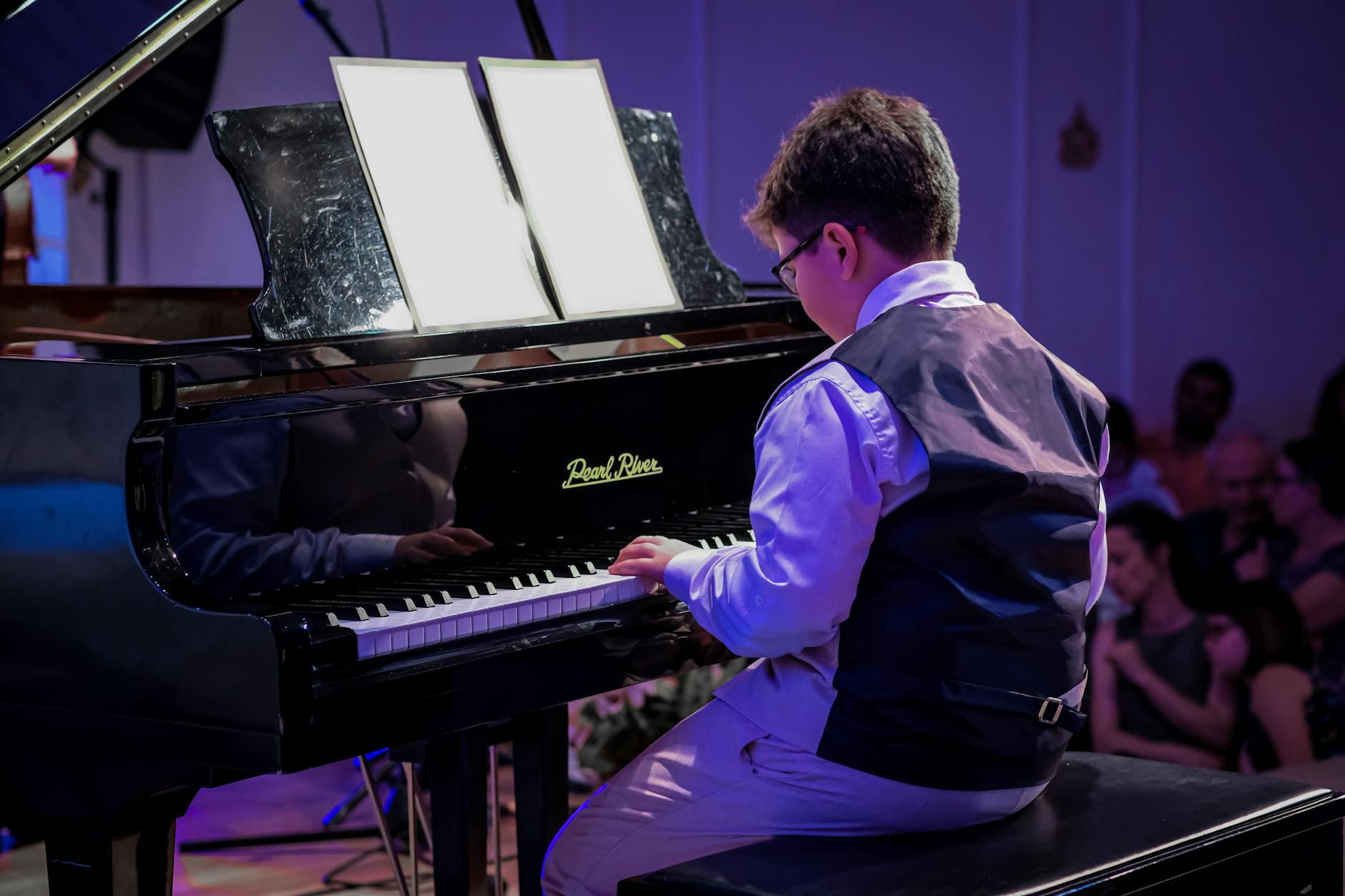 piano performance (Photo: Emre Gokceoglu / Pexels)
