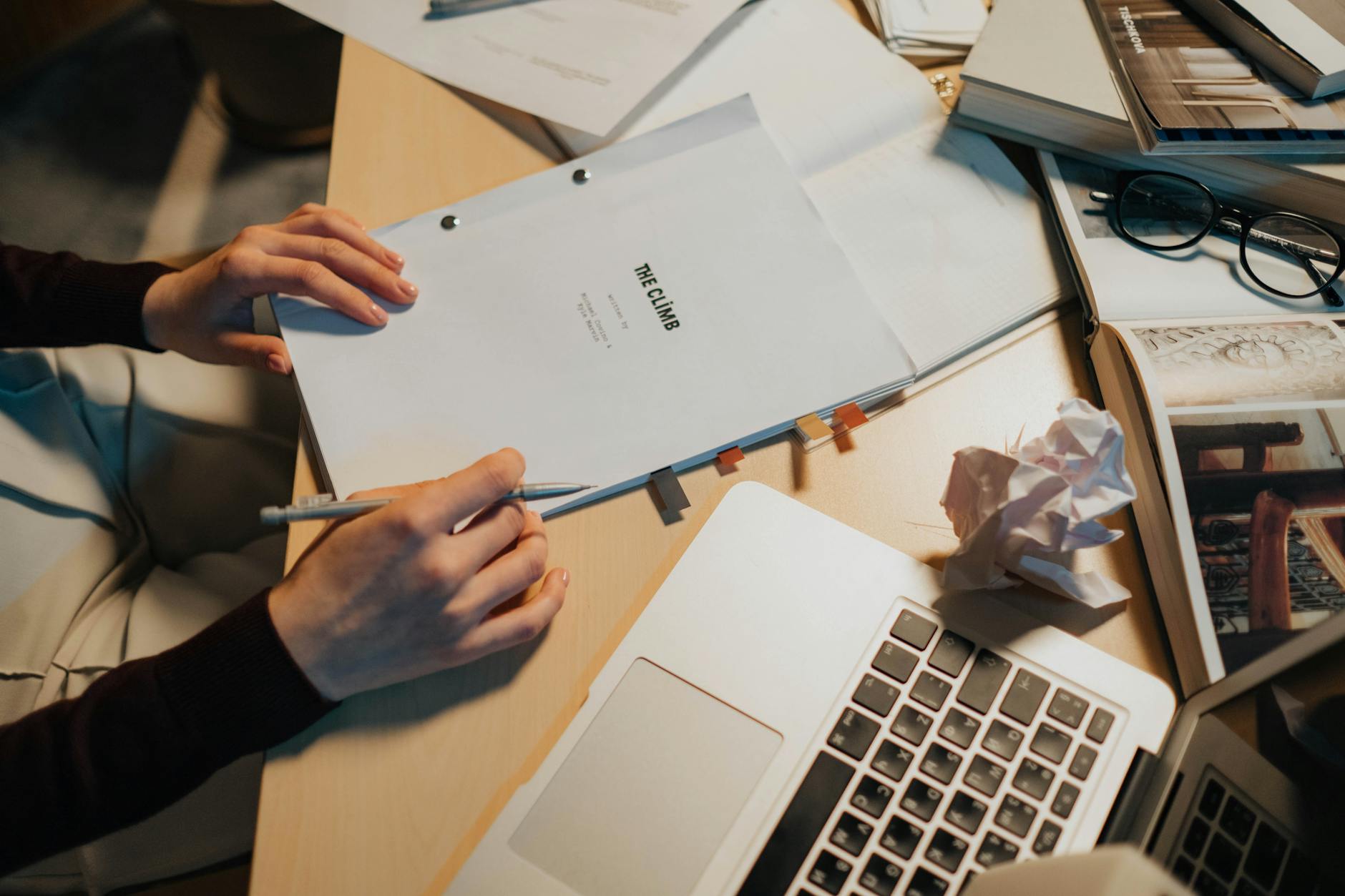 music magazine editor desk (Photo: Ron Lach / Pexels)