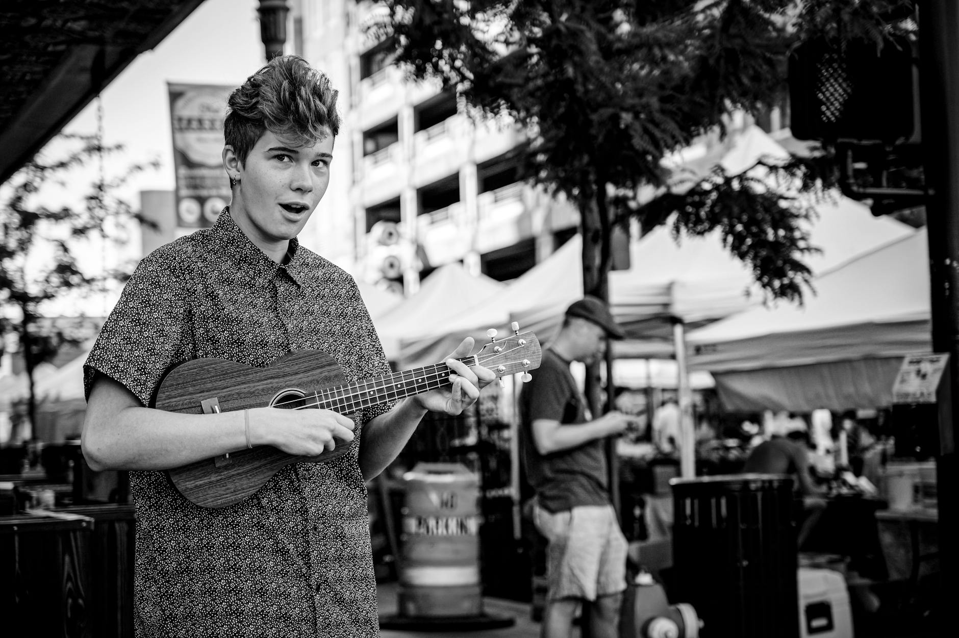 busker amplifier arcade people (Photo: Brett Sayles / Pexels)