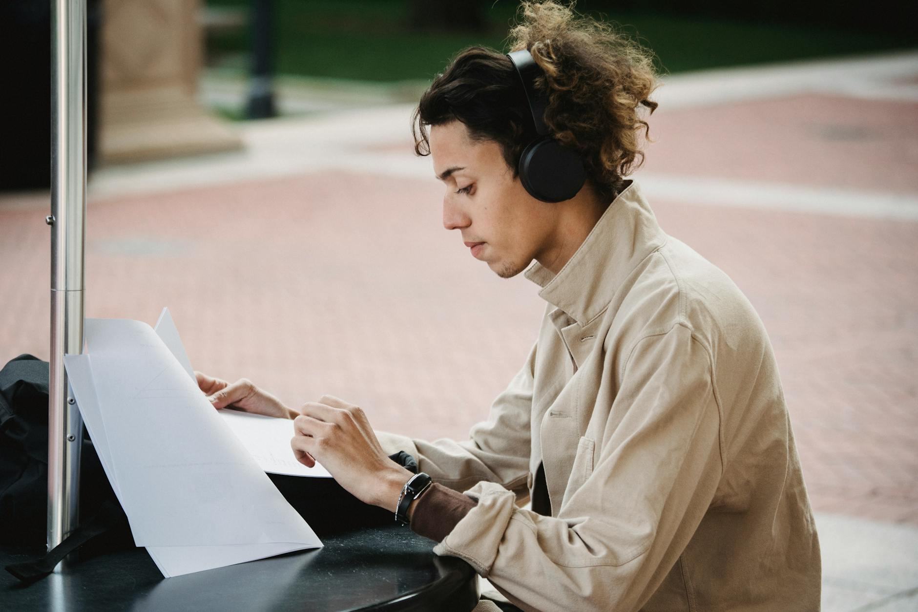 music college student composing (Photo: Armin  Rimoldi / Pexels)