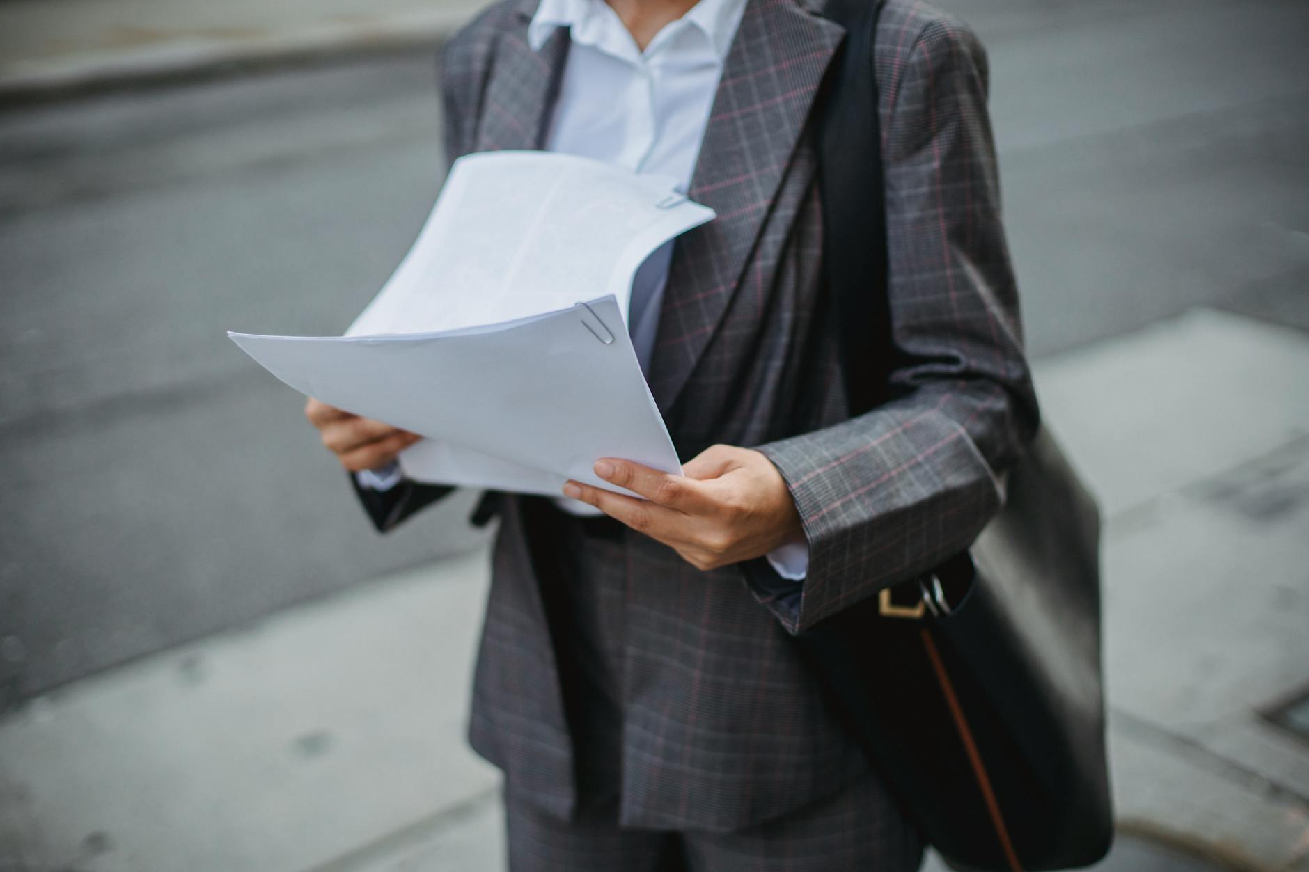 street performer license permit document (Photo: Ketut Subiyanto / Pexels)