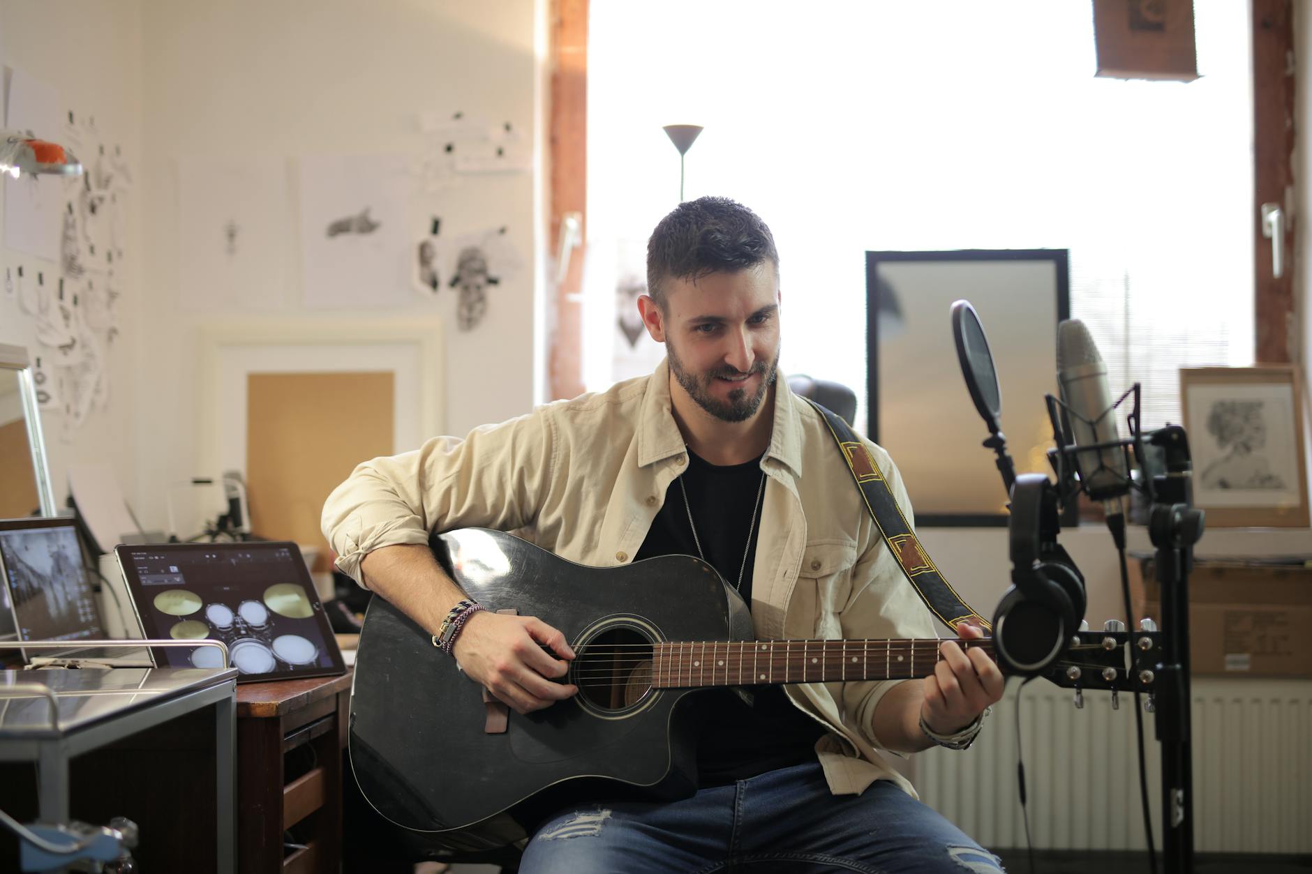 artist musician studio (Photo: Andrea Piacquadio / Pexels)