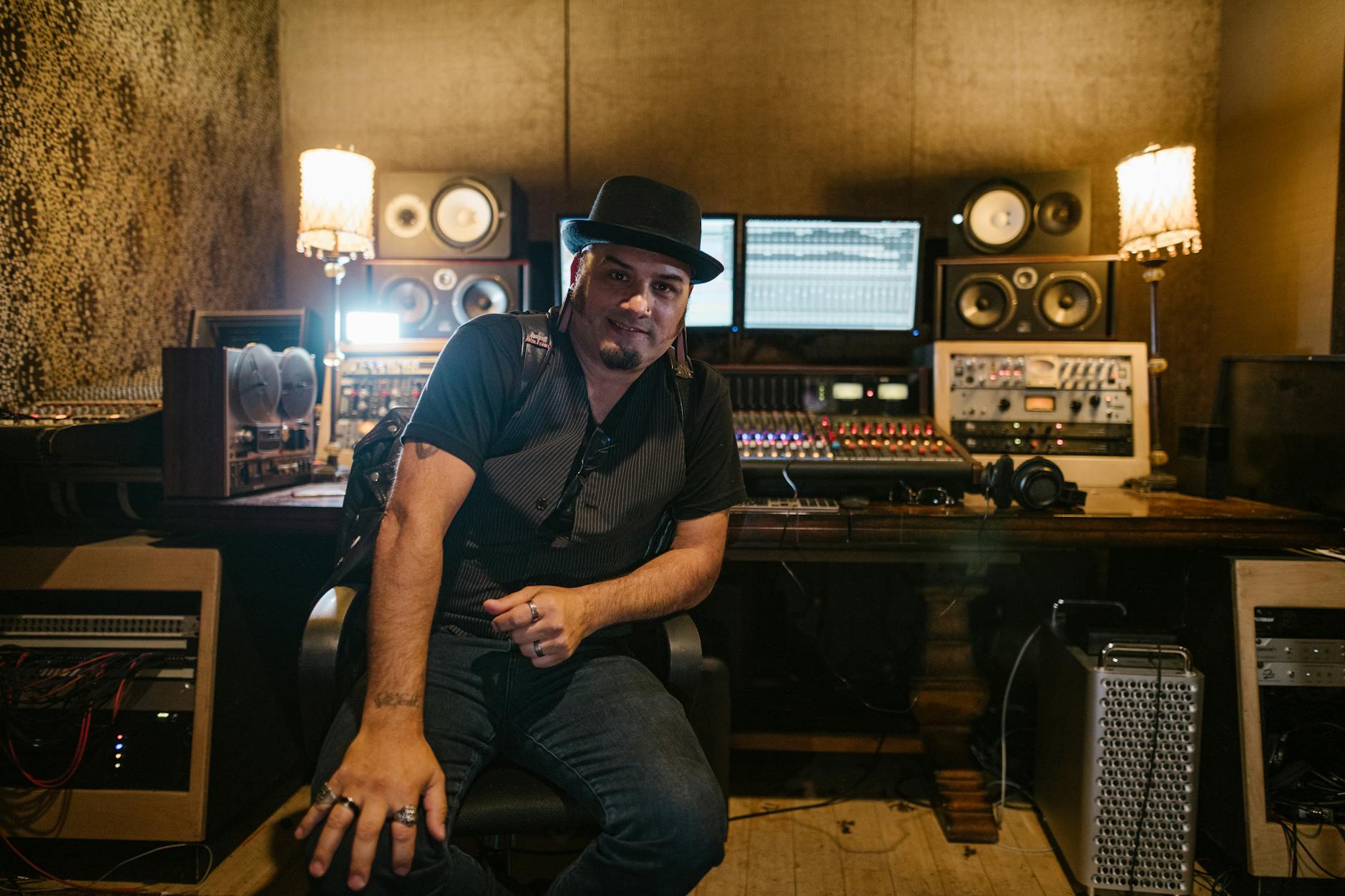 music producer arranger studio (Photo: RDNE Stock project / Pexels)