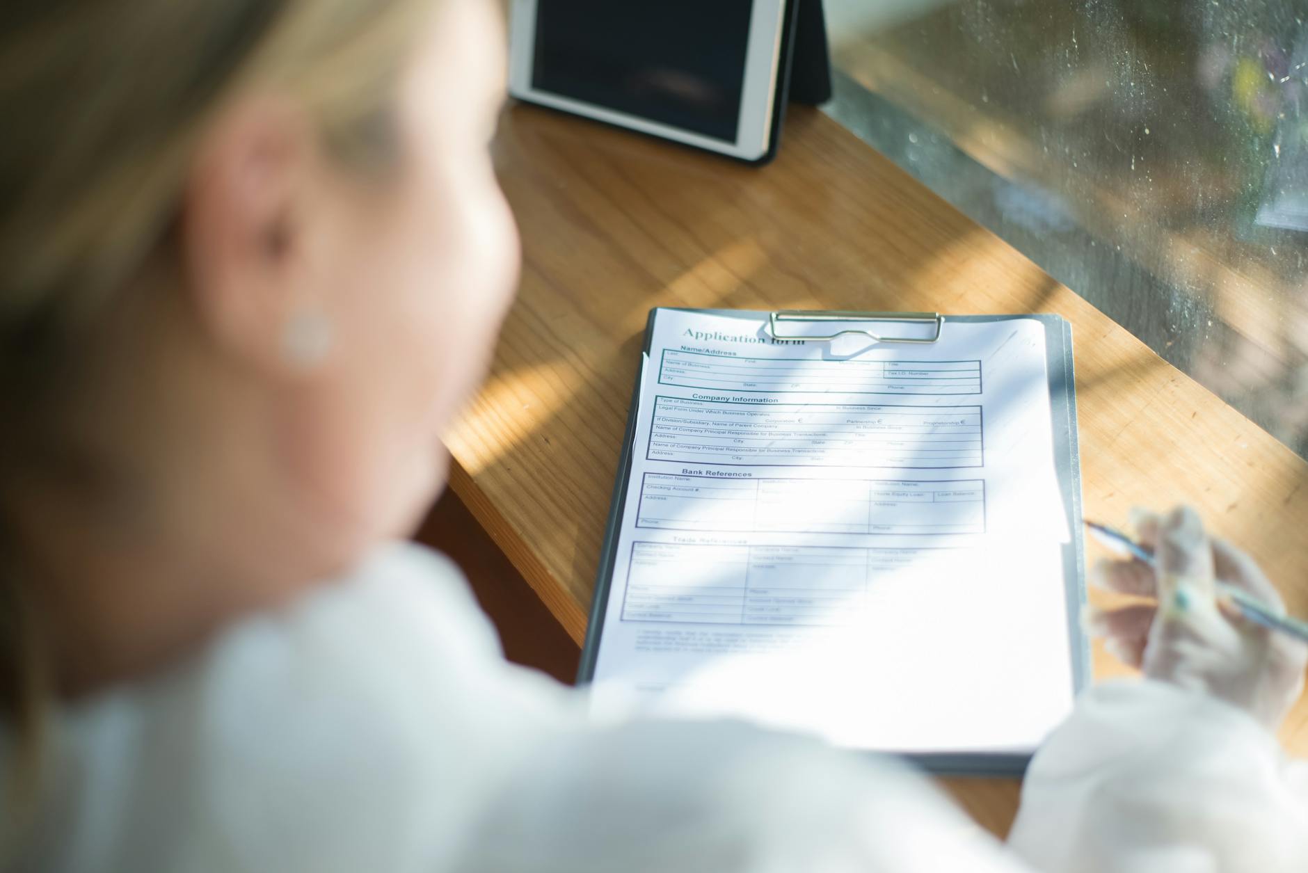 permit application document desk (Photo: Kampus Production / Pexels)