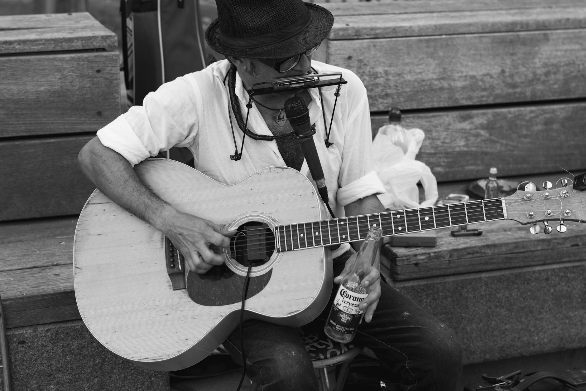 tokyo street busker guitar (Photo: Jan Kroon / Pexels)