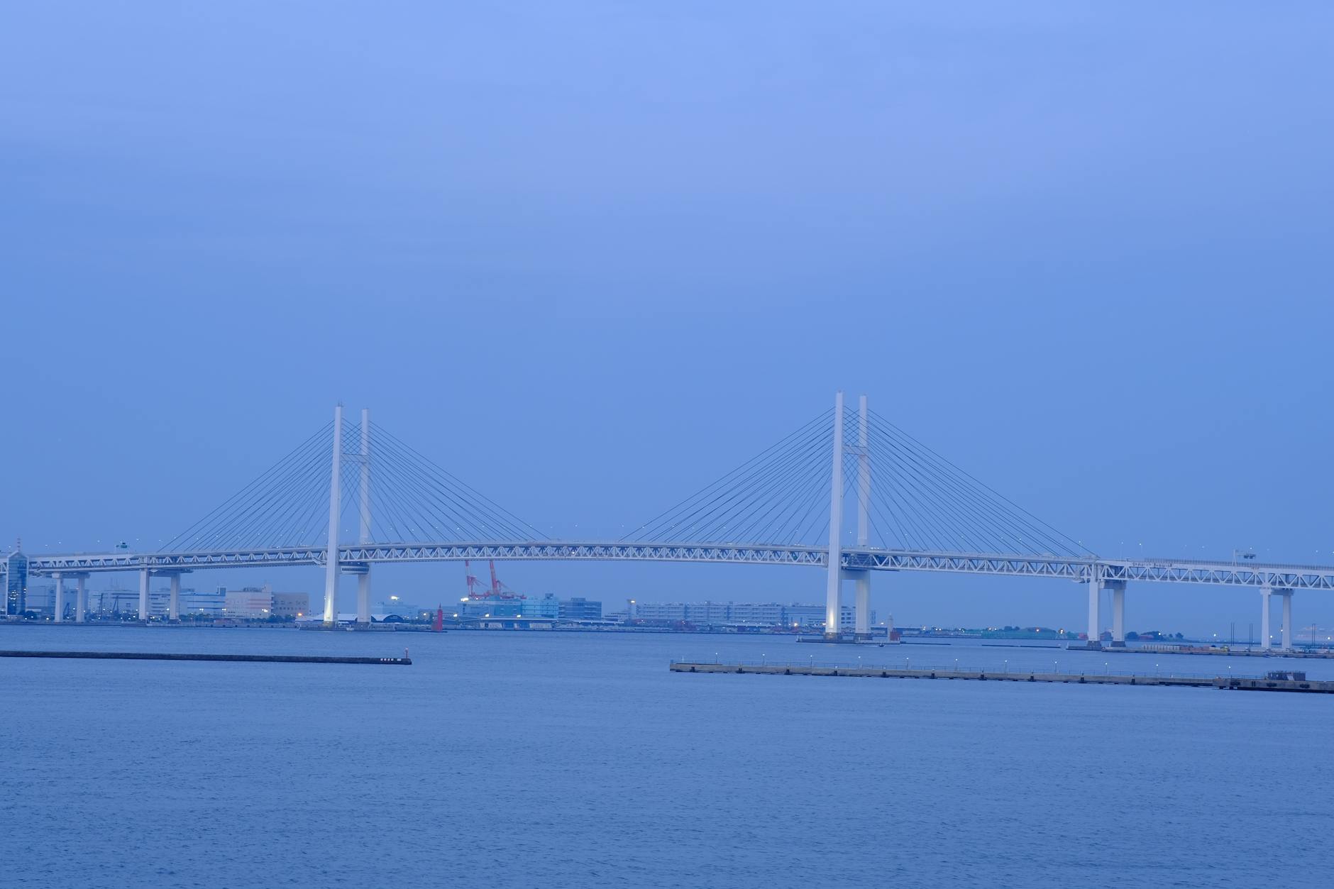 yokohama harbor evening lights (Photo: Huu Huynh / Pexels)