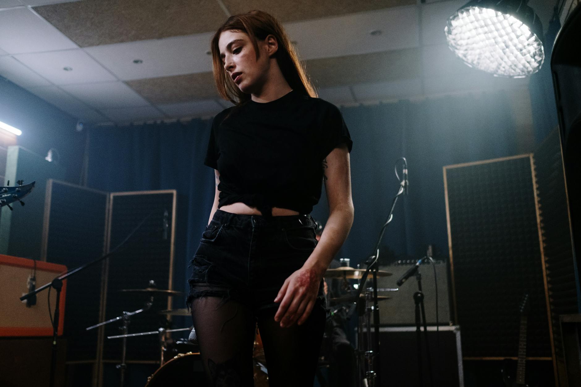 band rehearsal backstage (Photo: cottonbro studio / Pexels)