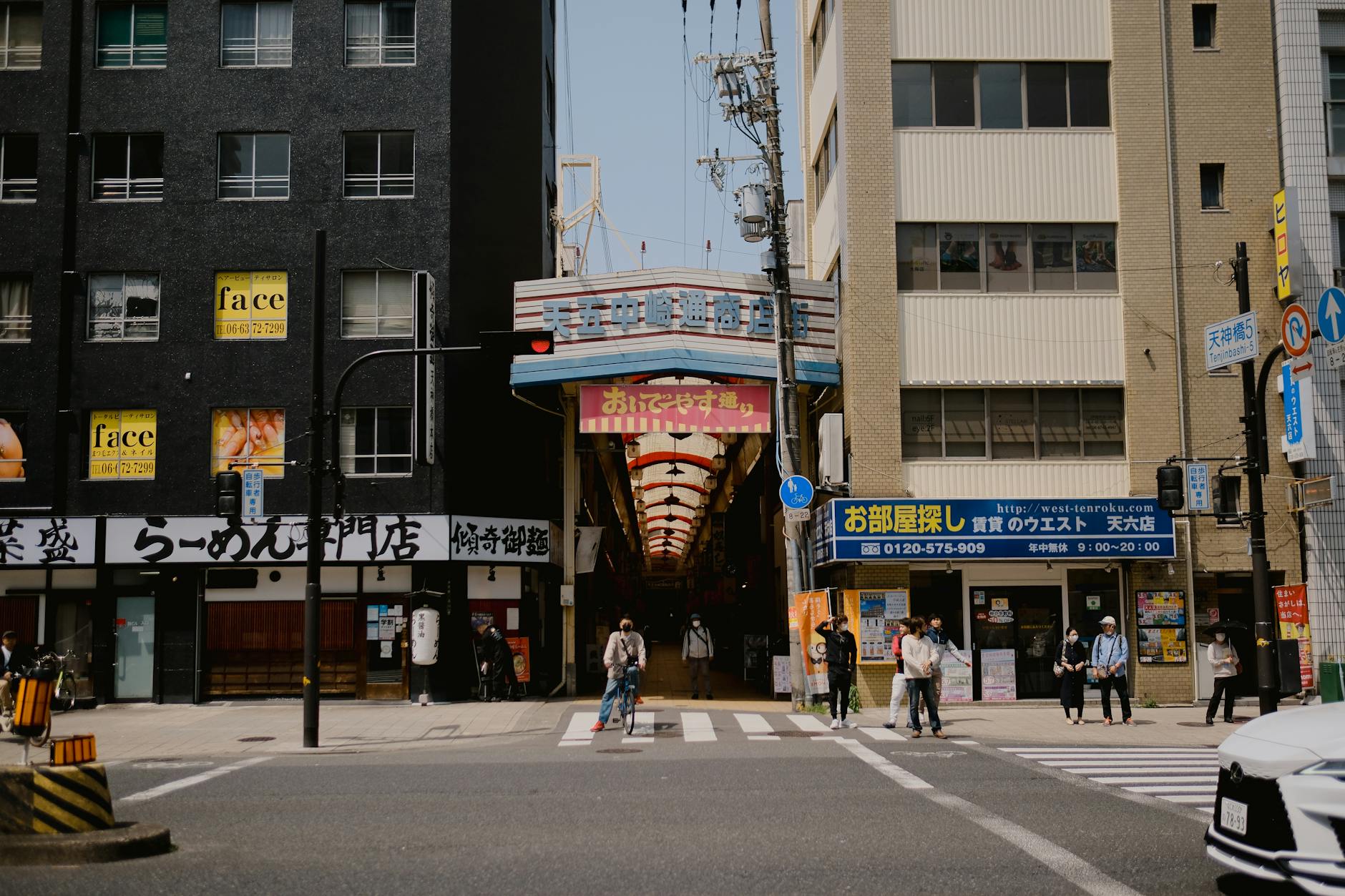 hiroshima shopping arcade street (Photo: Ayyeee Ayyeee / Pexels)