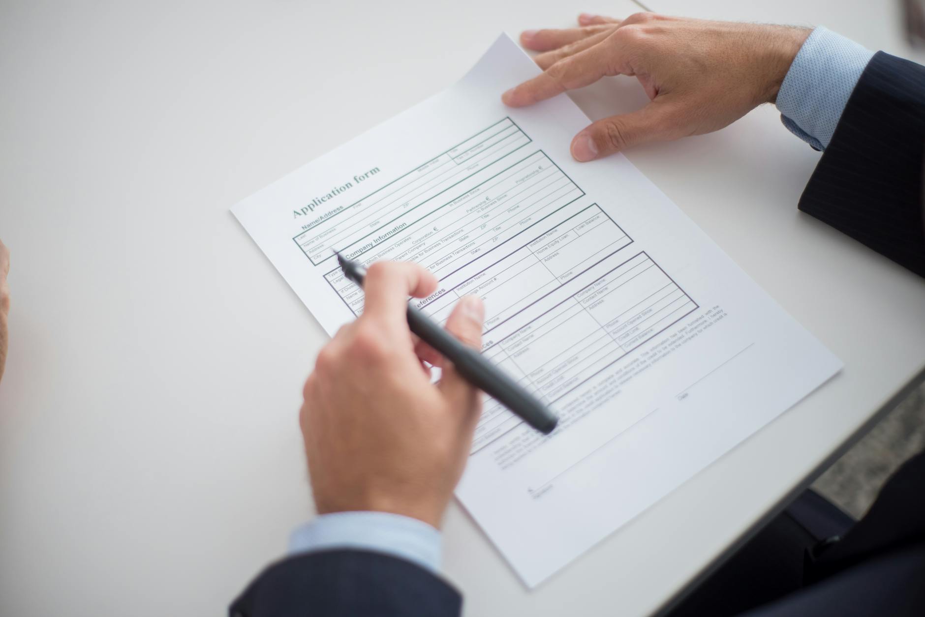 permit document application desk (Photo: Kampus Production / Pexels)