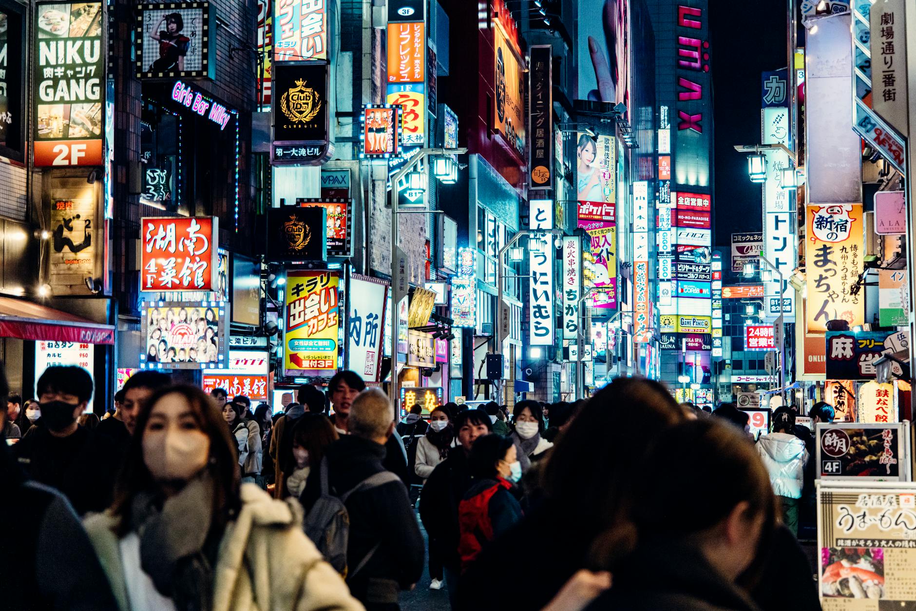 ikebukuro tokyo crowd night (Photo: Nick Wehrli / Pexels)