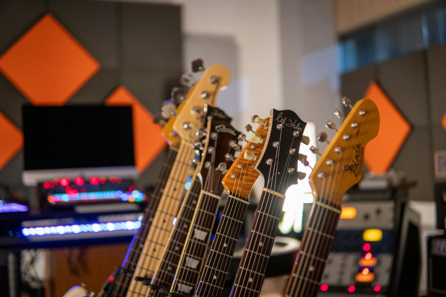 guitar technician professional studio (Photo: Andreu Marquès / Pexels)