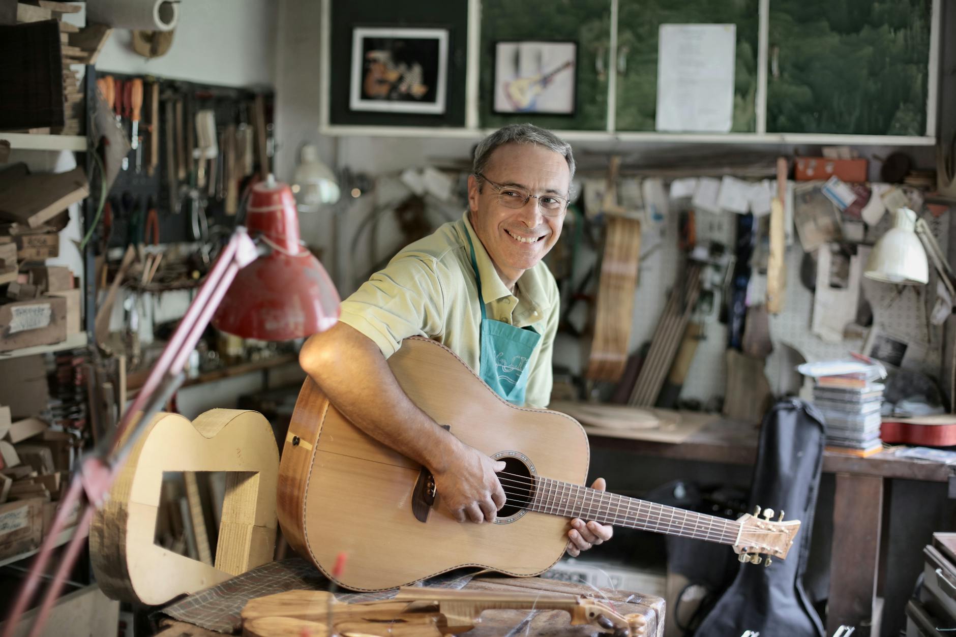 guitar workshop craftsman (Photo: Andrea Piacquadio / Pexels)