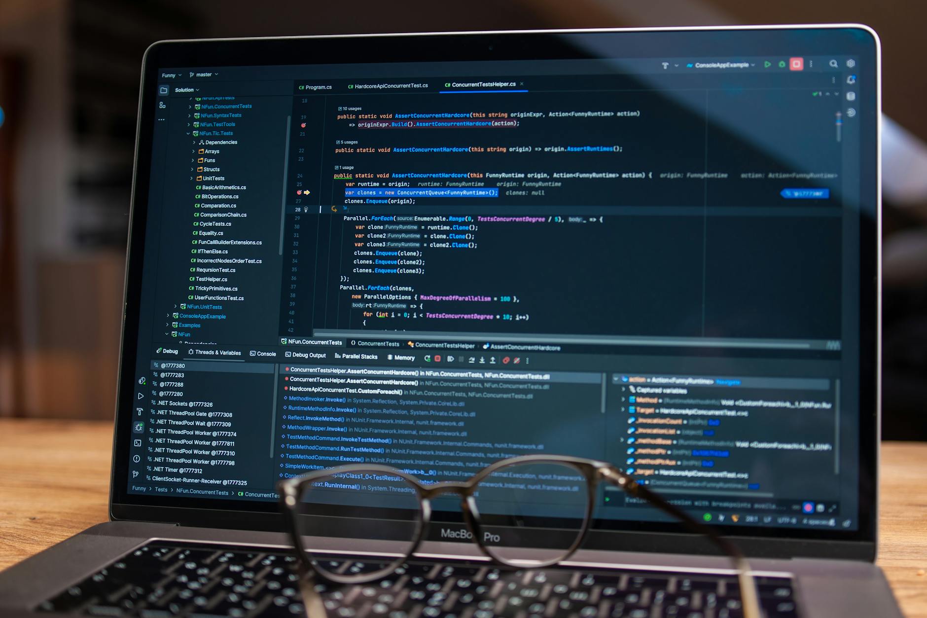programmer coding music software (Photo: Daniil Komov / Pexels)