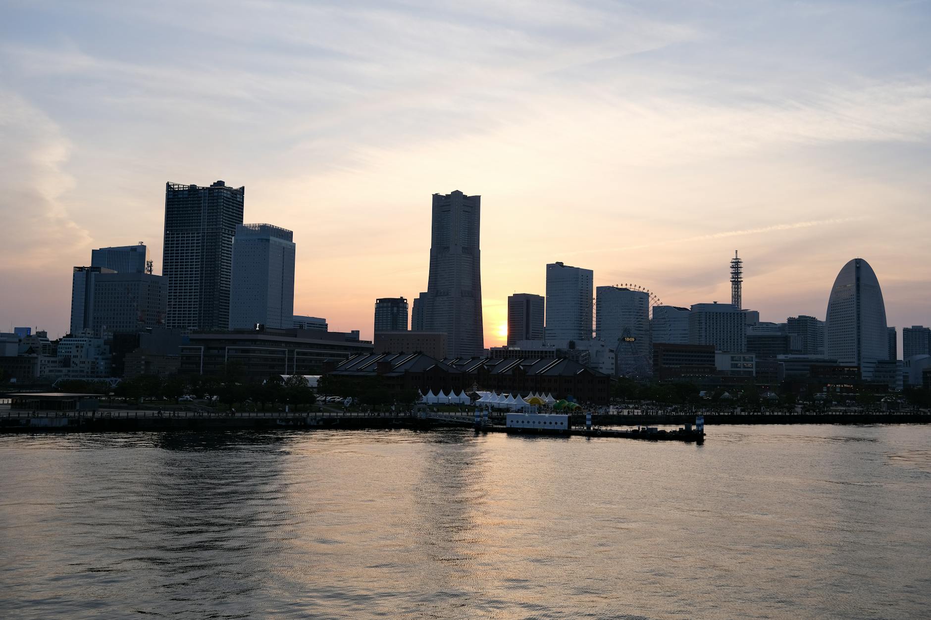 yokohama minato mirai waterfront (Photo: Huu Huynh / Pexels)