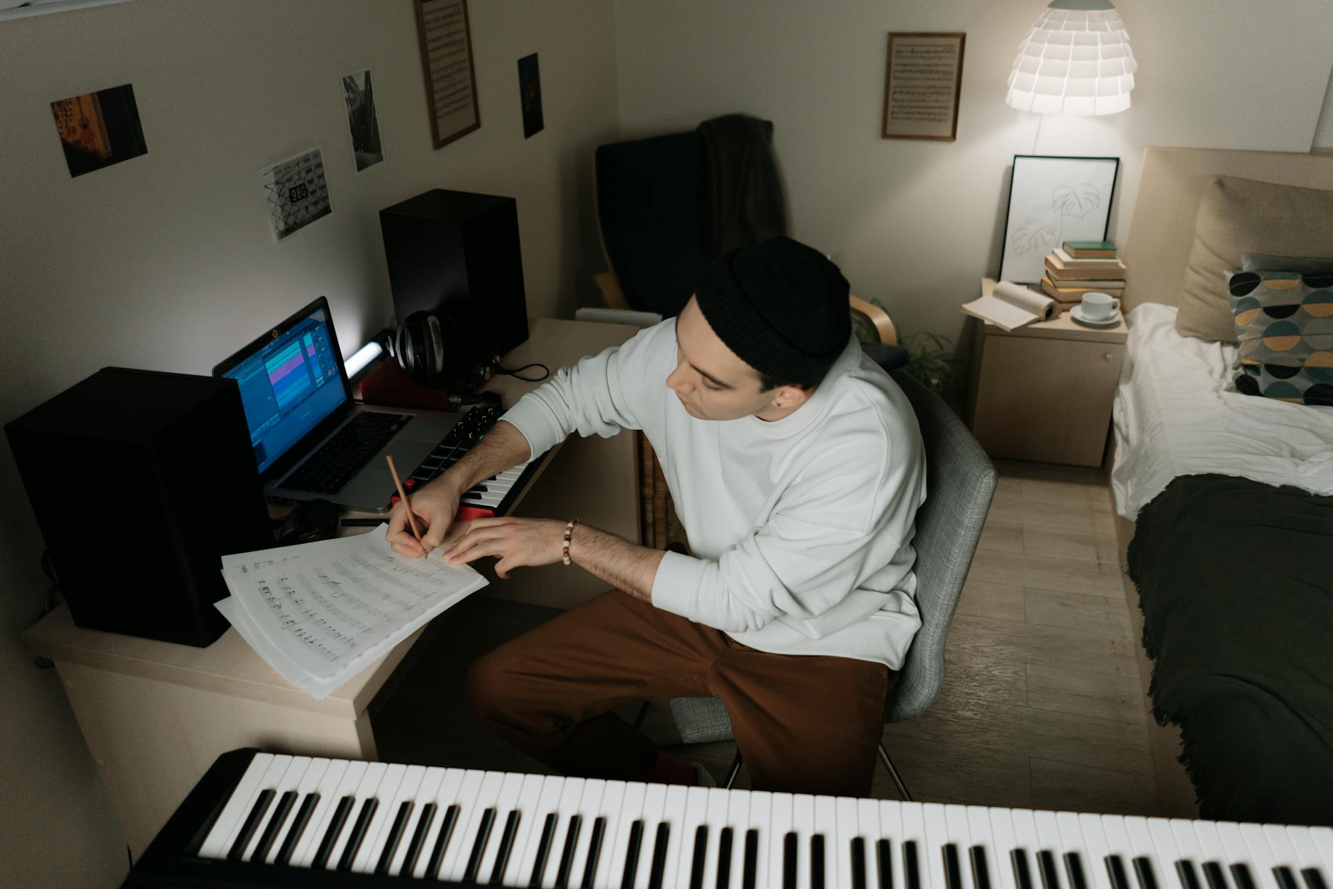 music composer studio (Photo: cottonbro studio / Pexels)