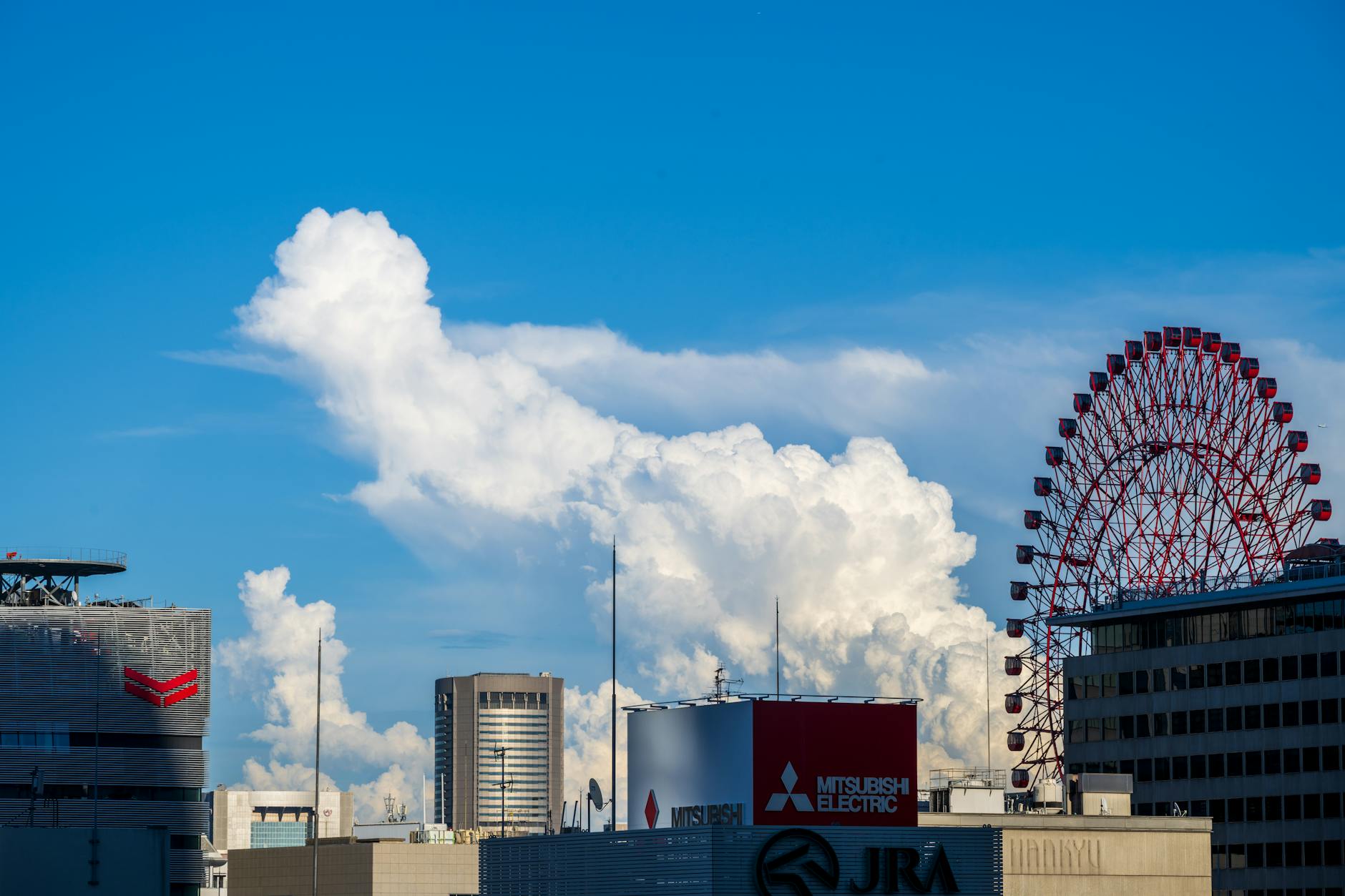 umeda osaka skyline night (Photo: Guohua Song / Pexels)