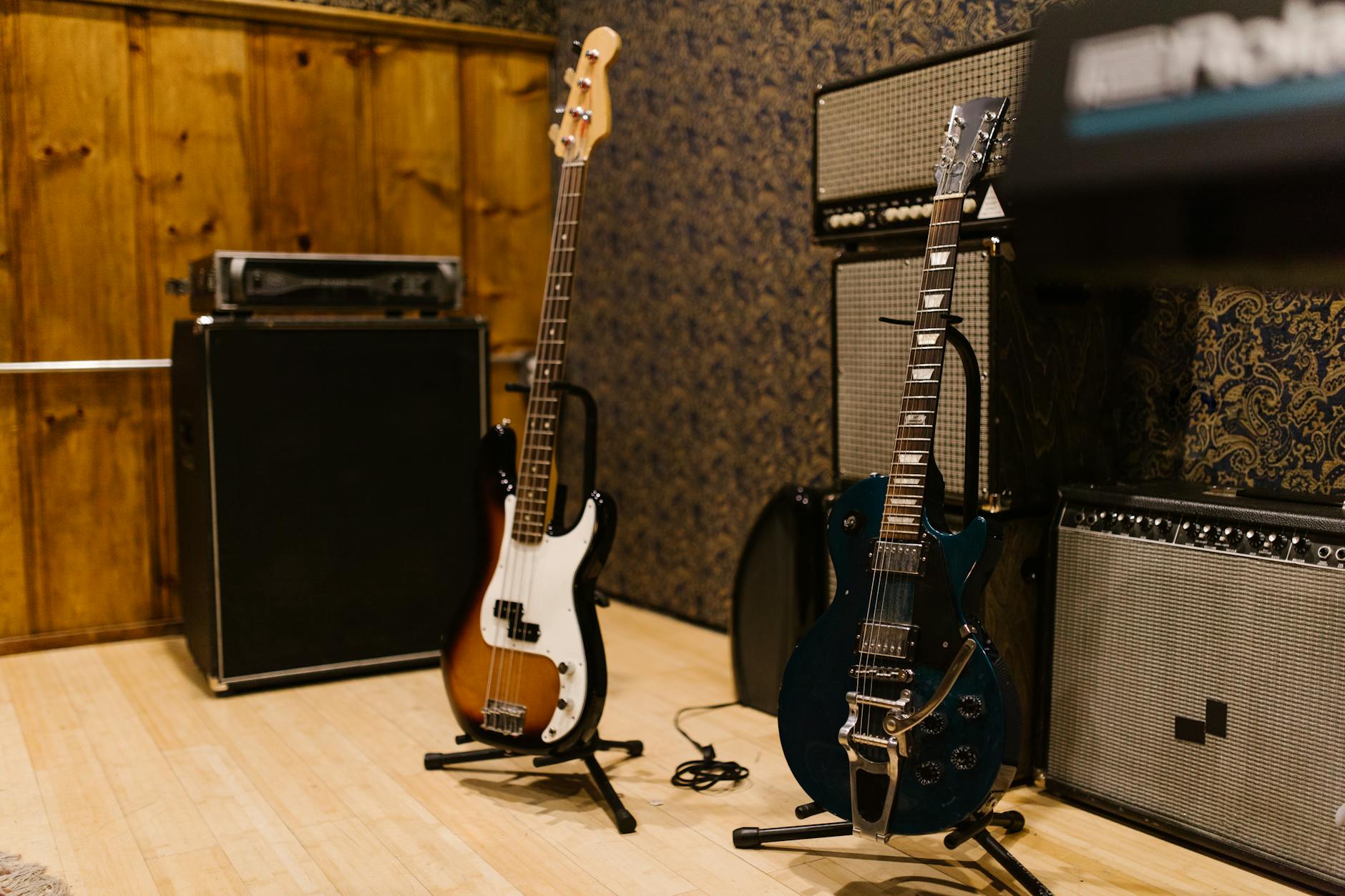 music studio amplifier guitar (Photo: RDNE Stock project / Pexels)