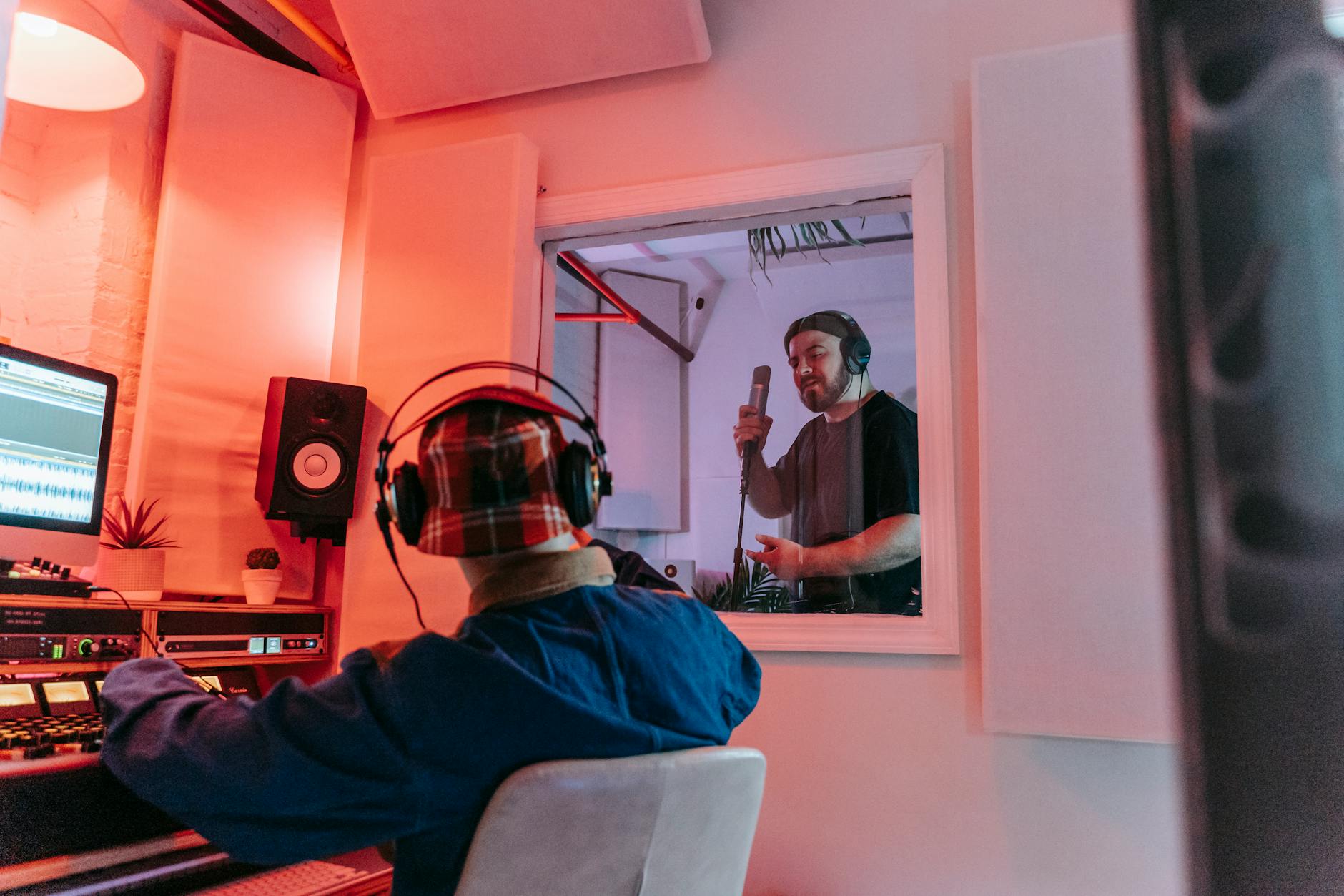music studio recording (Photo: Anna Pou / Pexels)