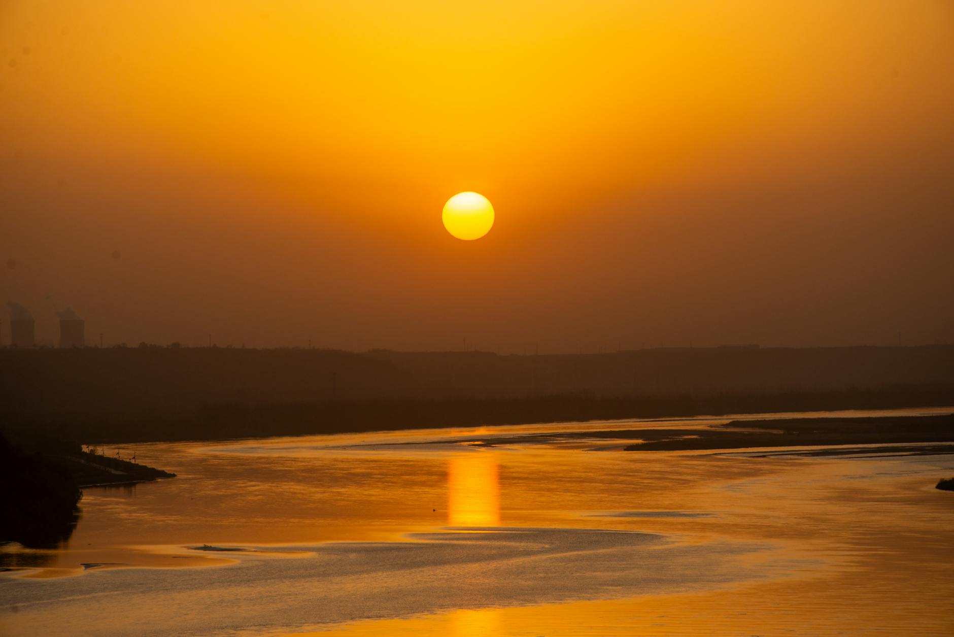 tama river evening sky landscape (Photo: 大 董 / Pexels)