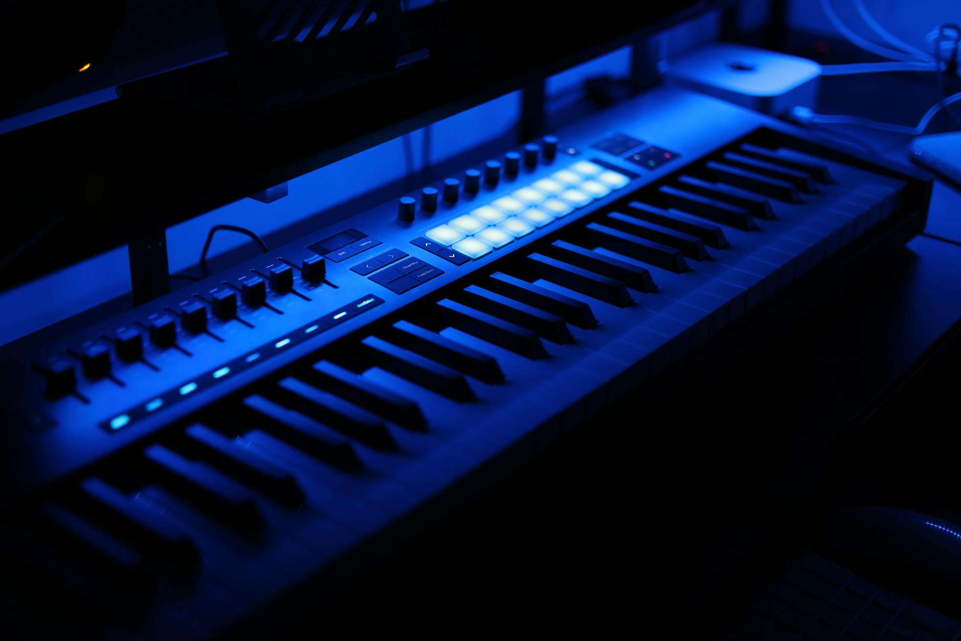 home studio setup midi keyboard (Photo: Deise Elen / Pexels)