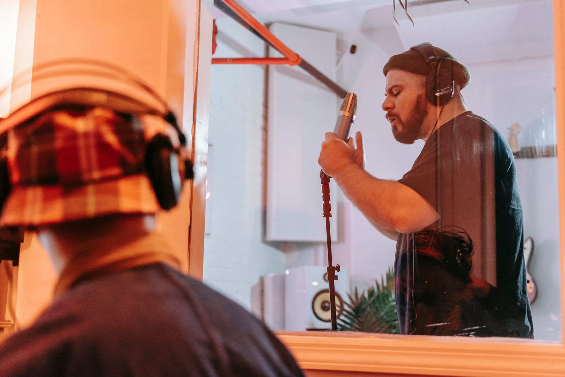 vocal recording booth (Photo: Anna Pou / Pexels)