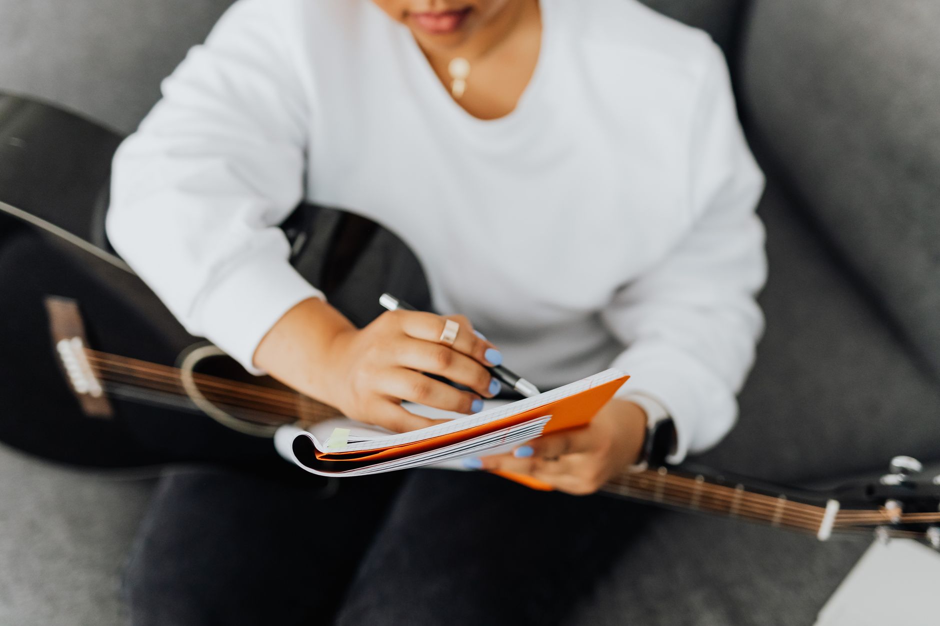 musician notebook writing reflection (Photo: www.kaboompics.com / Pexels)